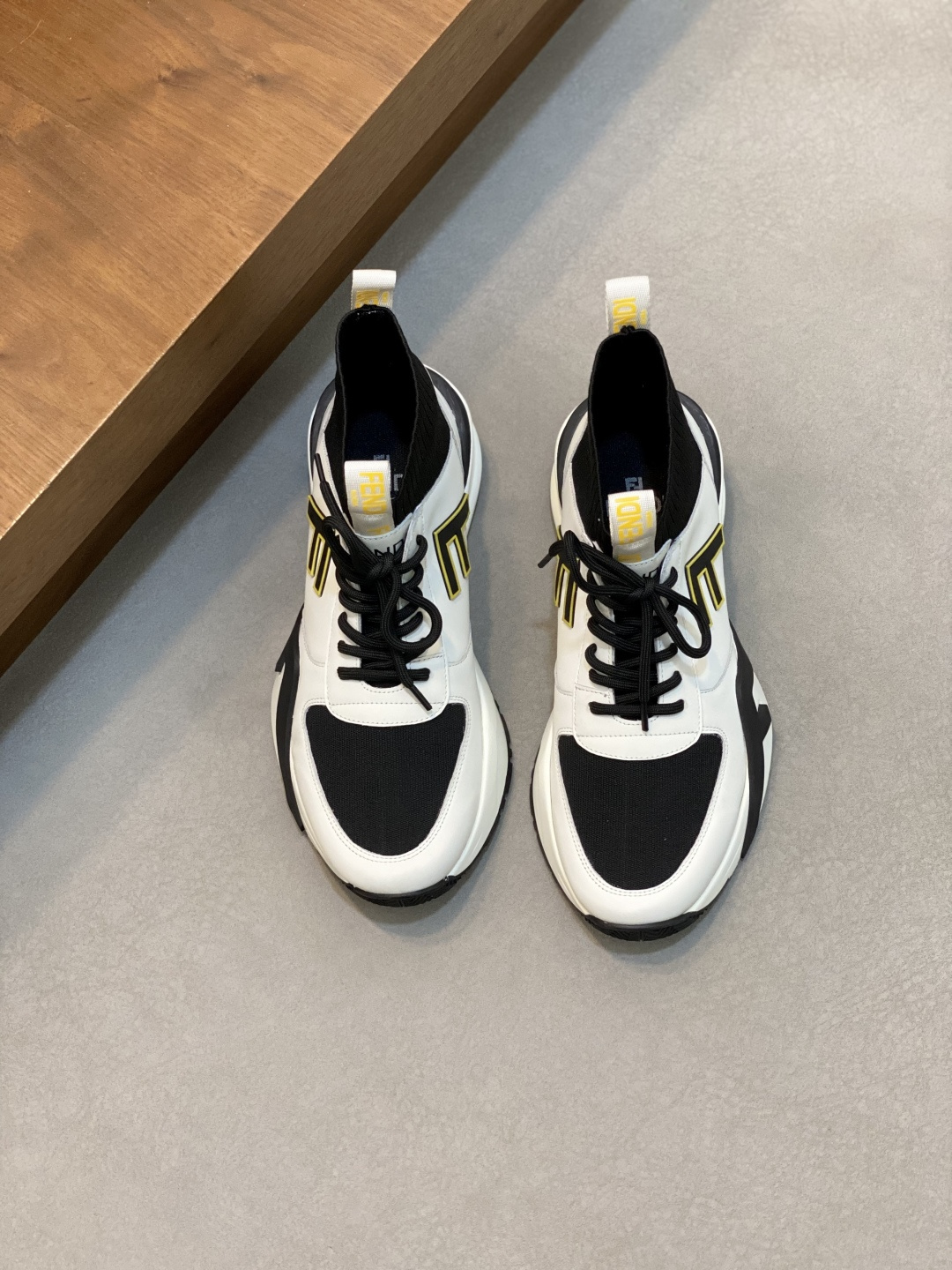NO:510677,New product [FEN DI] Fendi casual sports shoes for boys!  Top original match high-top sneakers and boots!  Top-level high-end products for purchasing agents. Original imported calfskin, reverse-haired splicing [Towel] foot pads, original large bottom!  Size39 40 41 42 43 44 (38 45 customized), Fendi casual shoes, fendi, fendi, boots, sneakers, cowhide19860909新品【FEN DI】芬迪 男生休闲运动鞋！顶级原版货 match高帮运动鞋靴！顶级代购高端好货.原版进口小牛皮 反毛拼接【毛巾里】垫脚、原版大底！ Size39 40 41 42 43 44（38 45订做）,芬迪休闲鞋,fendi,fendi,boots,sneakers,cowhide,Men's shoes