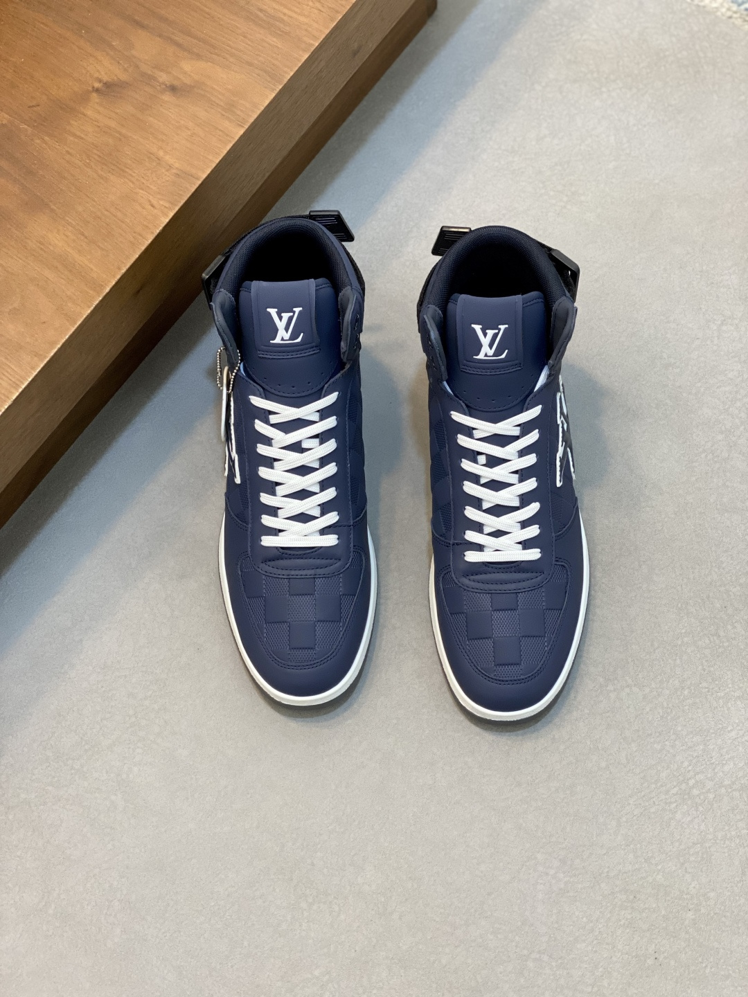 NO:510681,L New high-end casual sports boots for men, using imported cowhide silk-print brand lougou, original large sole, wear-resistant and comfortable, Monogram lougou embellished with rubber outsole, breathable leather inner lining, versatile and classic style!  Size38-44 (45 custom made), LV Gaobang, louis vuitton, boots, cowhide19860909L 新品男士高端休闲运动靴、选用进口头层牛皮丝印品牌lougou,原版大底,耐磨舒适,Monogram lougou点缀橡胶外底,透气皮内里,百搭经典款式！ Size38-44（45定做）,LV 高帮,louis vuitton,boots,cowhide,Men's shoes