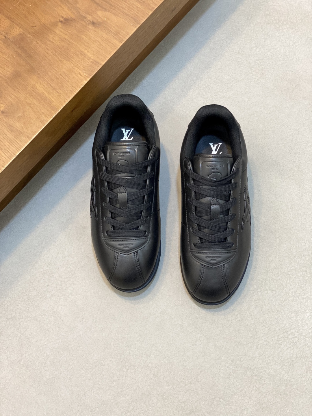 NO:541539,【Louis Vuitton】Louis Vuitton high-end quality original single casual sports shoes imported upper leather. Color printing brand totem, shoe body sewing brand module, toe, tongue, heel; air compressor brand logo inner brand brand canvas outsole ultra-light original TPU rubber foam; molded outsole ultra-high quality control·fine workmanship highlighted (high-end, noble, grade) Size 39-46 (38, 46, custom made), Louis Vuitton, louis vuitton, louis vuitton, sneakers19860909【Louis Vuitton】路易威登 高端品质 原单休闲运动鞋 鞋面进口皮.彩印品牌图腾、鞋身车缝品牌模块、鞋头.鞋舌.后跟；空压品牌logo 内里品牌帆布 大底超轻原版TPU橡胶发泡；成型大底 超高品控·做工精细凸显(高端·贵气·档次) Size 39-46（38,46,可订做),路易威登,louis vuitton,louis vuitton,sneakers,Men's shoes