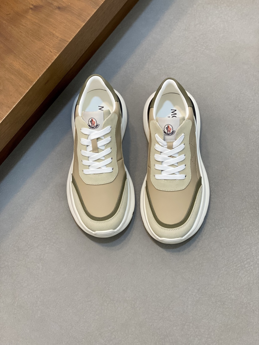 NO:541564,Moncler cover men's shoes and sneakers, imported breathable mesh, neoprene rubber, various materials are spliced ​​together. The upper is designed with shoelaces and rubber inserts, the heel Moncler logo, and the outsole is made of TPU + rubber + high elastic rubber foam combination. It has high elasticity and high wear resistance and improves comfort. It is worth buying whether it is the upper or color design!  Size39-44 (38 45 customized), cover-up casual shoes, Moncler, sneakers19860909Moncler蒙口 男鞋运动鞋,进口透气网面、氯丁橡胶 各种材质拼接打造,鞋面采用鞋带和橡胶嵌件设计,后跟Moncler标志,大底采用TPU+橡胶+高弹橡胶发泡组合成型,具有高弹性高耐磨性,提高舒适性,无论是鞋面还是颜色设计都值得入手！Size39-44（38 45定做）,蒙口 休闲鞋,Moncler,sneakers,Men's shoes