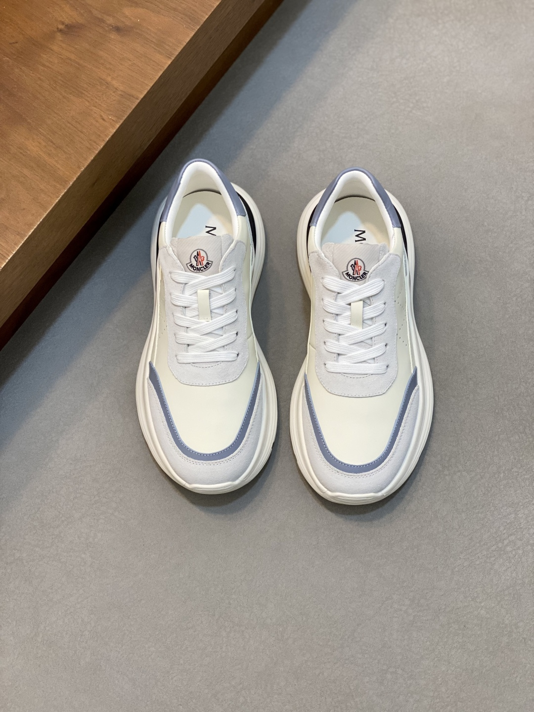 NO:556979,Moncler men's sports shoes, imported breathable mesh, neoprene, made of various materials, the upper is designed with shoelaces and rubber inserts, with the Moncler logo on the heel, and the outsole is made of TPU+rubber+high-elastic rubber foam. It has high elasticity and high wear resistance, improving comfort. Whether it is the upper or the color design, it is worth buying!  Size39-44 (38 45 customized),,Moncler,sneakers19860909Moncler蒙口 男鞋运动鞋,进口透气网面、氯丁橡胶 各种材质拼接打造,鞋面采用鞋带和橡胶嵌件设计,后跟Moncler标志,大底采用TPU+橡胶+高弹橡胶发泡组合成型,具有高弹性高耐磨性,提高舒适性,无论是鞋面还是颜色设计都值得入手！Size39-44（38 45定做）,,Moncler,sneakers,Men's shoes