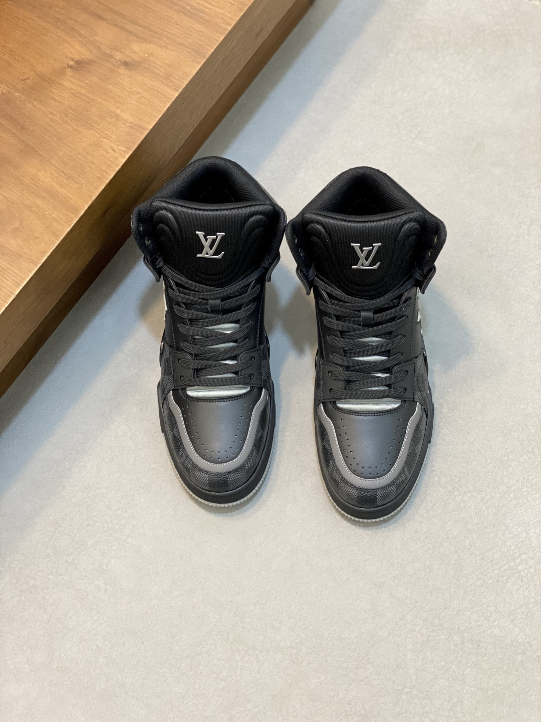 NO:552736,[Louis Vuitton] Louis Vuitton - high-end quality, original order, men's style - upper calfskin handmade splicing process, shoe body sewing brand injection molding module - outsole original TPR rubber; two-color molded outsole - ultra-high quality control, fine workmanship highlighted (high-end, extravagance, grade) -Size 39-44 (38.45. Customized), Louis Vuitton, louis vuitton, louis vuitton, cowhide19860909［Louis Vuitton】路易威登 -高端品质 原单 男款 -鞋面小牛皮纯手工拼接工艺、鞋身车缝品牌注塑模块 -大底原版TPR橡胶；双色成型大底 -超高品控·做工精细凸显(高端·贵气·档次) -Size 39-44（38.45. 订做）,路易威登,louis vuitton,louis vuitton,cowhide,Men's shoes