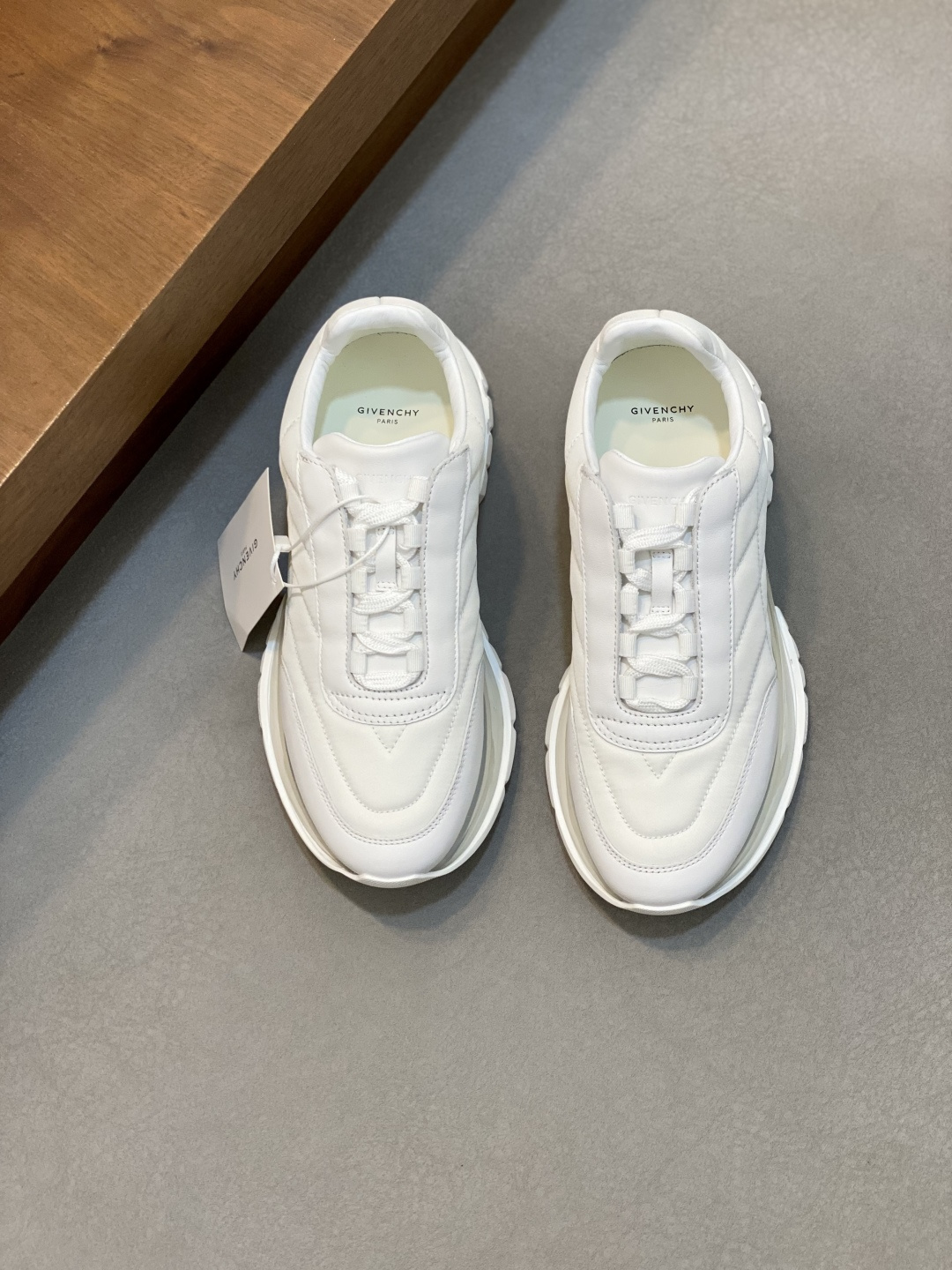 NO:552863,G iv~y Specter low-top jogging air-cushion sneakers, made of first-layer cowhide leather with the same color waterproof cloth, technical shoelaces, with 4G LOGO drawstring, GIVENCHY LOGO printing on the side, lightweight technical air-cushion soles, very comfortable on the feet!  Size39-44 (38 45 fixed), Givenchy casual shoes, givenchy, givenchy, sneakers, cowhide19860909G iv～y Spectre低帮慢跑气垫运动鞋,面料头层牛皮搭配同色防水布,科技鞋带,搭配4G LOGO抽绳,侧面饰以GIVENCHY LOGO印花 ,轻盈科技气垫鞋底,脚感非常舒适！ Size39-44（38 45定）,纪梵希休闲鞋,givenchy,givenchy,sneakers,cowhide,Men's shoes