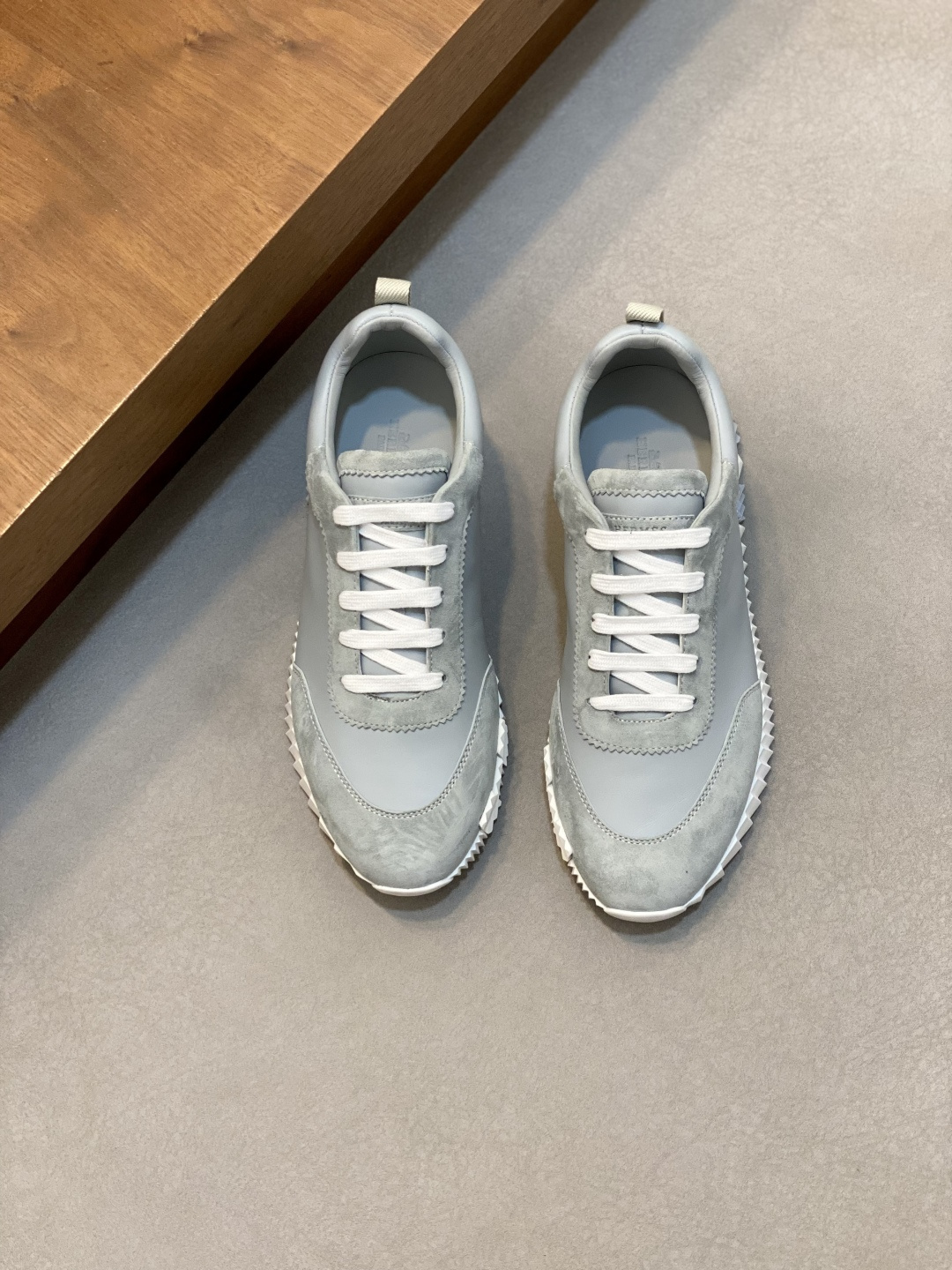 NO:575542,H Hermès Bouncing sneakers, men's casual sneakers, uppers made of imported calfskin spliced ​​with frosted cowhide, imported materials, full texture, lightweight soles decorated with contrasting patterns, creating a versatile fashion style. Size38-44 (45 46. Customized), Hermès casual shoes, hermes, sneakers, cowhide19860909H爱马仕Bouncing运动鞋,男士休闲运动鞋,鞋面进口小牛皮拼接头层磨砂牛皮打造,进口材质,质感十足,轻盈鞋底装饰撞色图案,打造百搭时尚风格. Size38-44（45 46.定做）,爱马仕 休闲鞋,hermes,sneakers,cowhide,Men's shoes