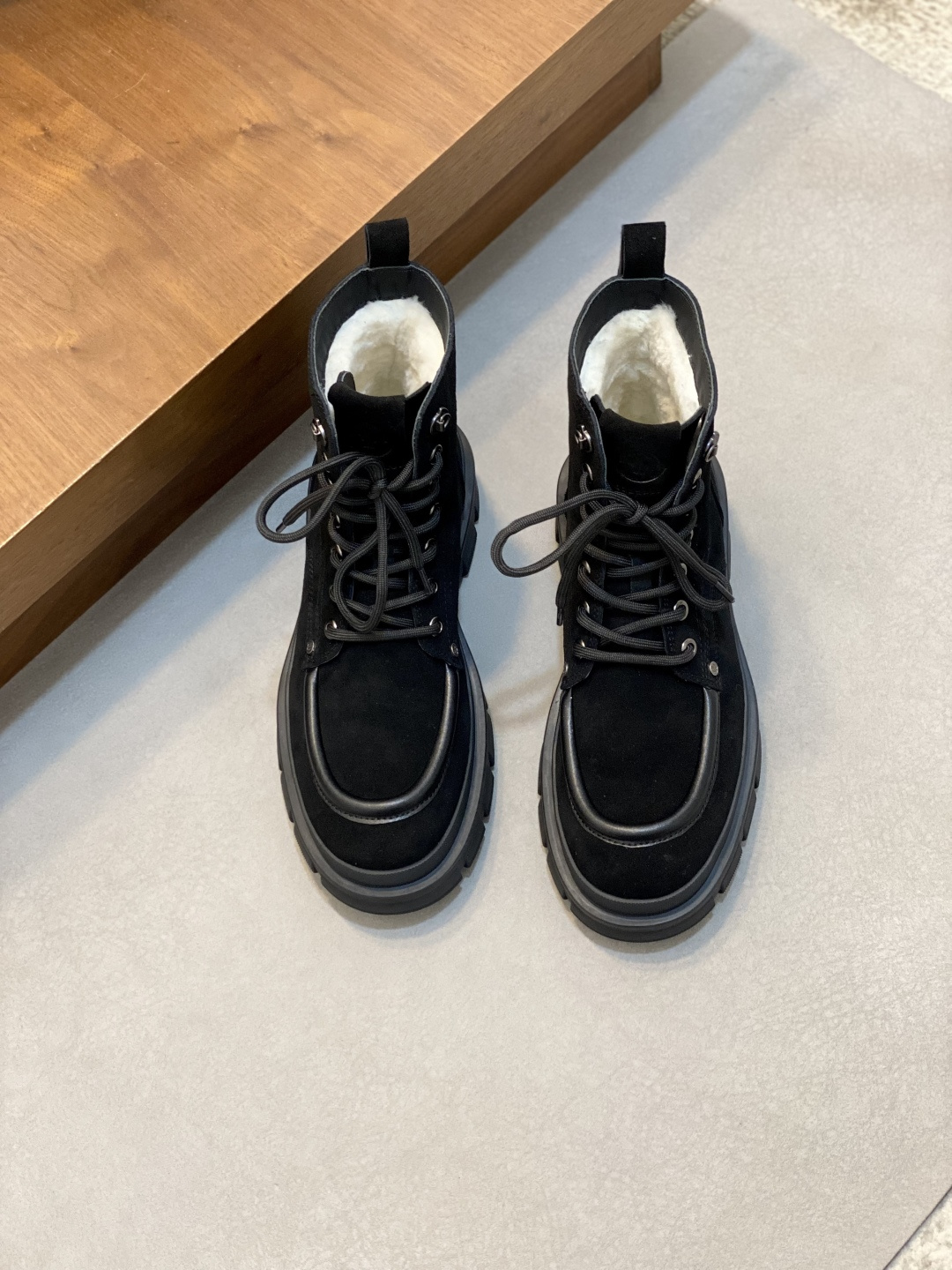 Moncler男 Style Leather Men's Shoes Lookbook Reference image 1