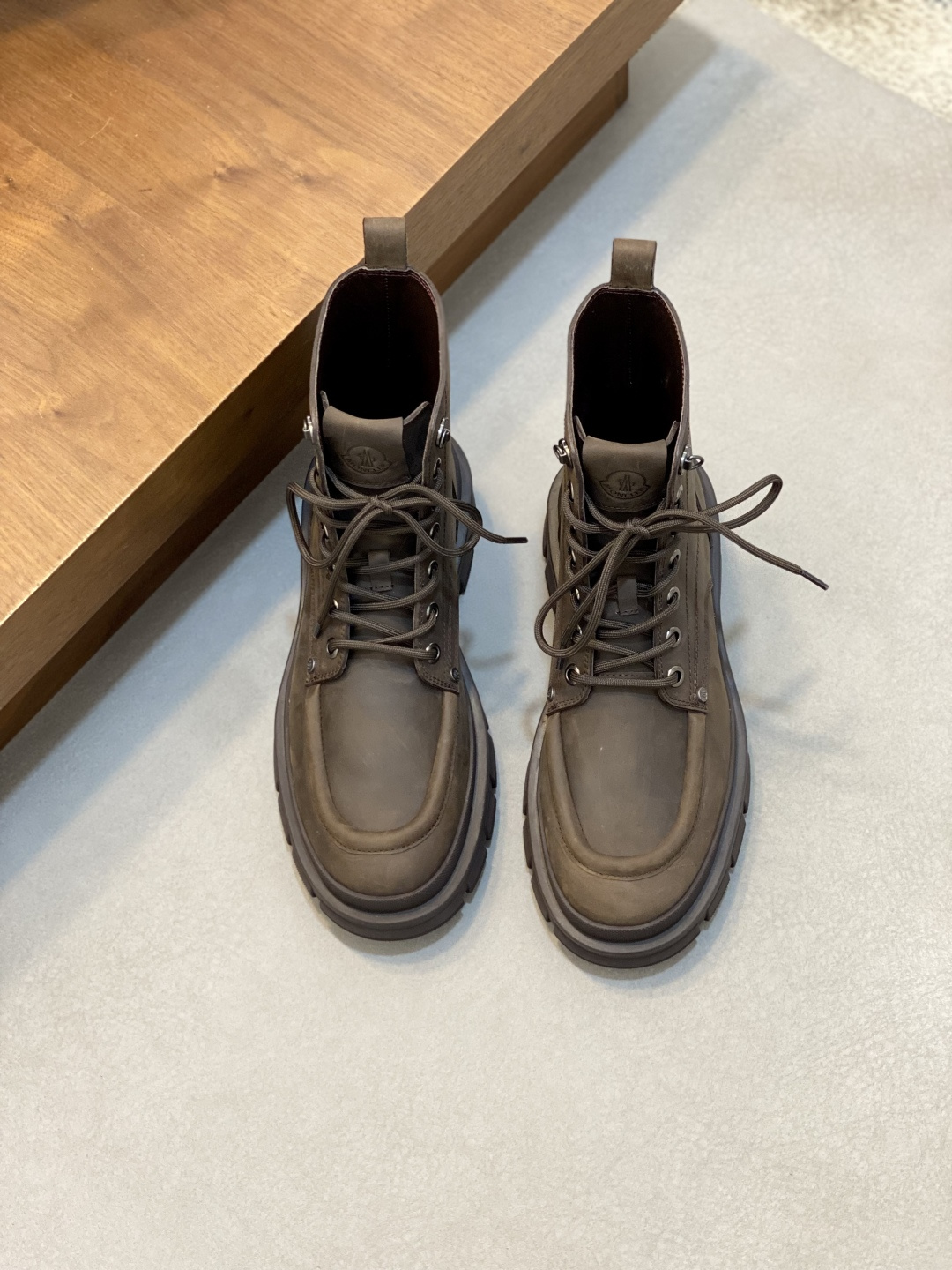 Moncler男 Style Leather Men's Shoes Lookbook Reference image 1