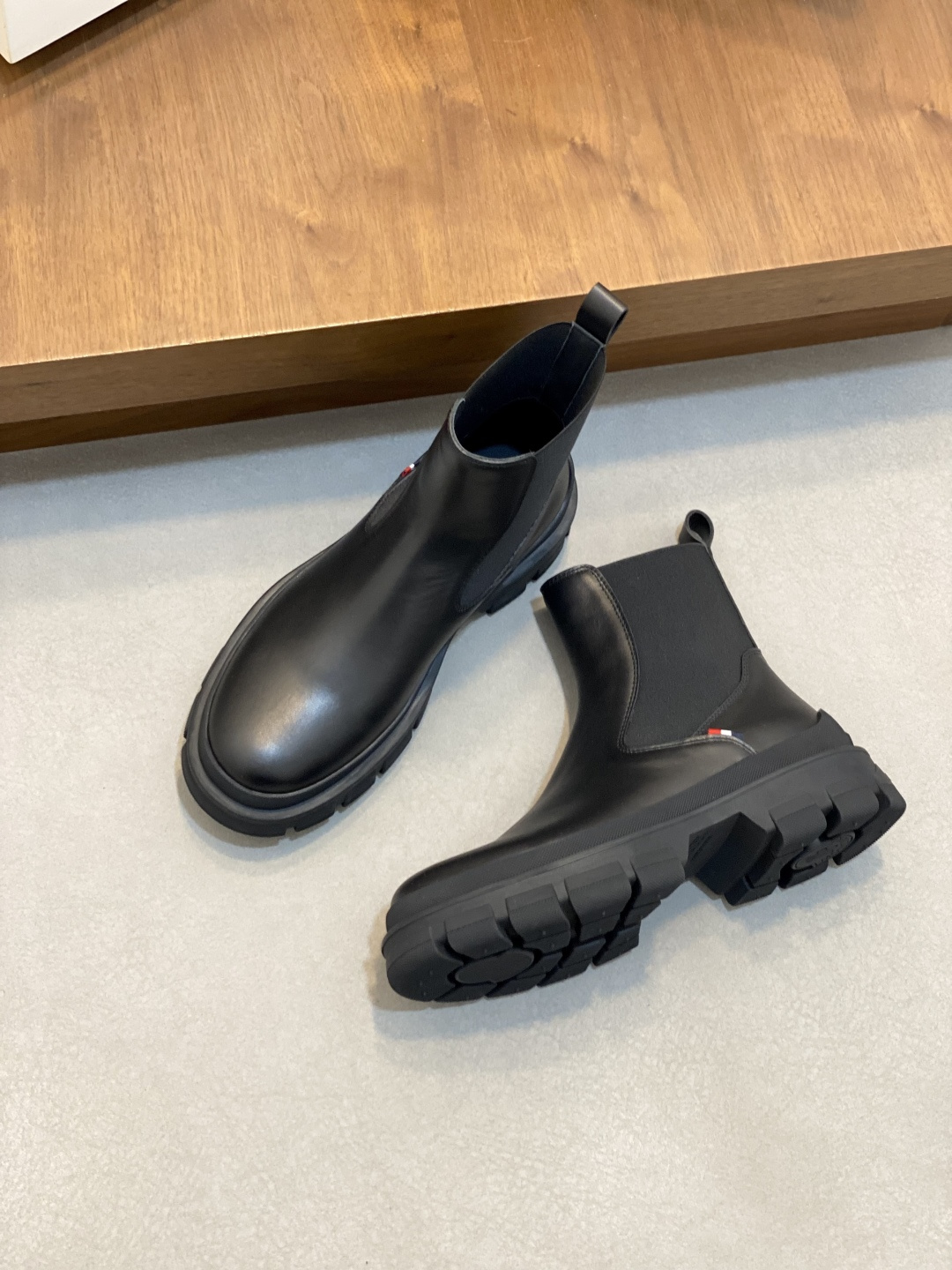 Moncler Style Leather Men's Shoes Men's Shoes Men's Shoes detail image 5 from source 783088