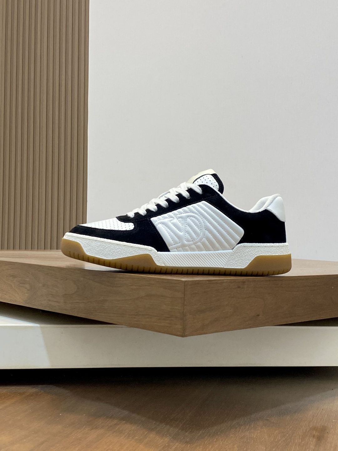 VALENTINO shoe VLTN 𝑶𝒏𝒆𝑺𝒕𝒖𝒅 2024New . ZP . . ！ ： / ： ： 𝐓𝐏𝐔 ： ：39-44（.45、 ） — photo 2