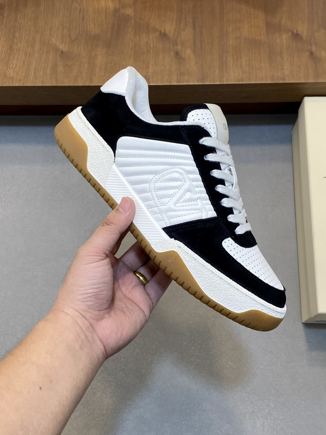 VALENTINO shoe VLTN 𝑶𝒏𝒆𝑺𝒕𝒖𝒅 2024New . ZP . . ！ ： / ： ： 𝐓𝐏𝐔 ： ：39-44（.45、 ） — photo 4