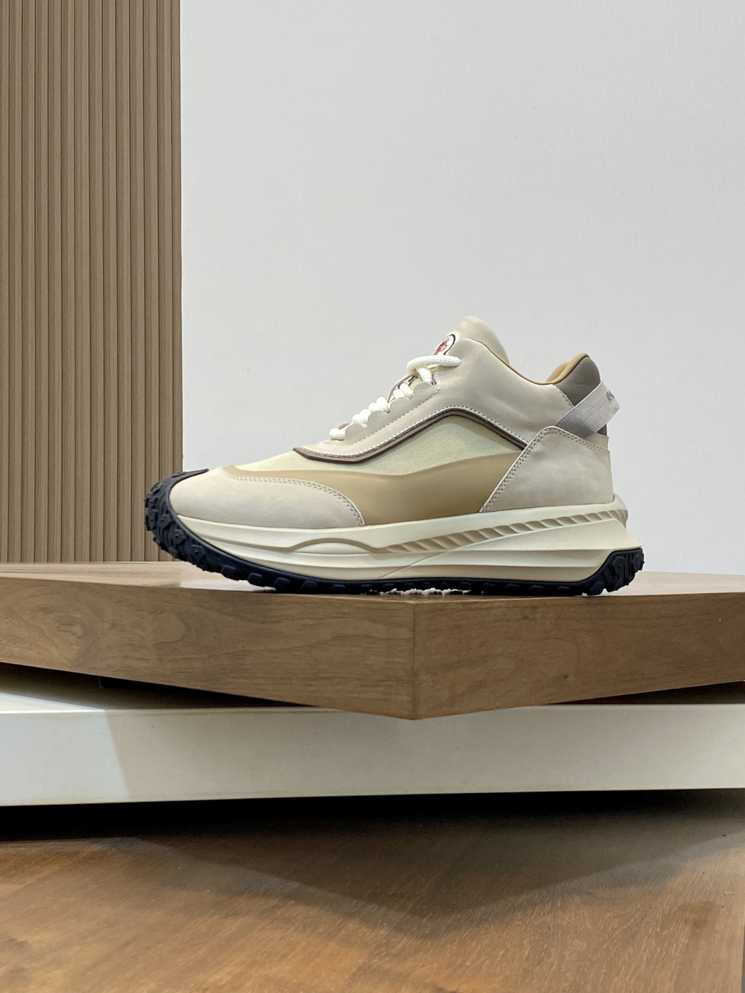 Moncler男 Style Men's Shoes Lookbook Reference image 2