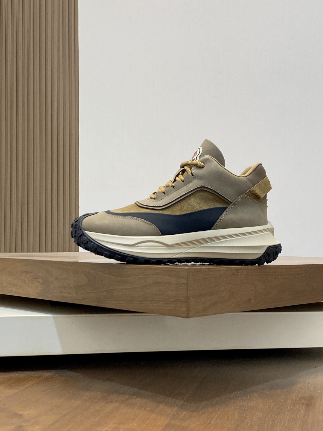 Moncler男 Style Men's Shoes Lookbook Reference image 2