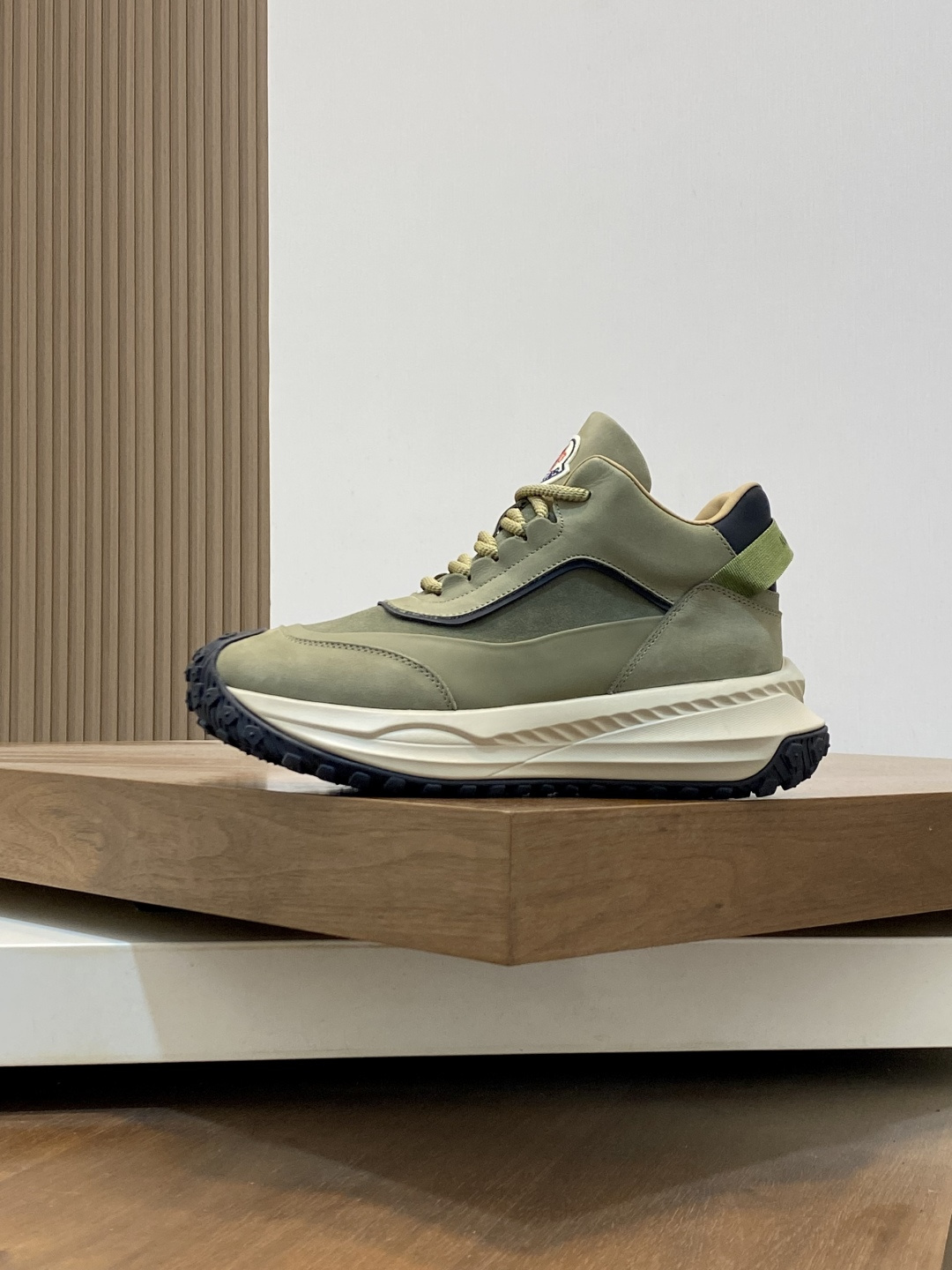 Moncler男 Style Men's Shoes Lookbook Reference image 2