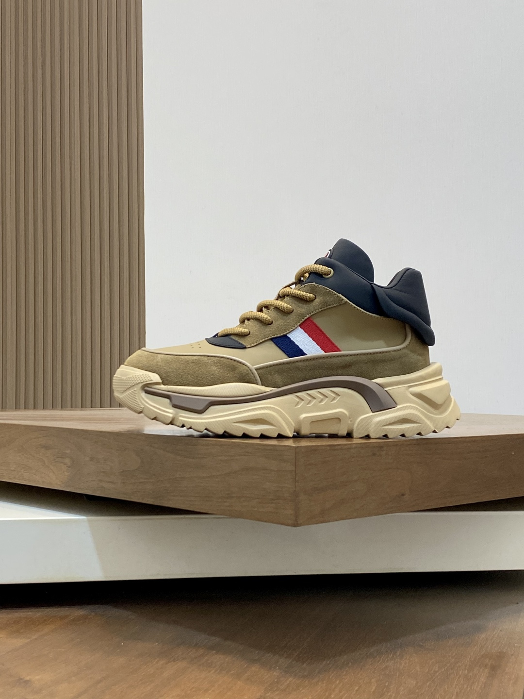 Moncler男 Style Men's Shoes Lookbook Reference image 2