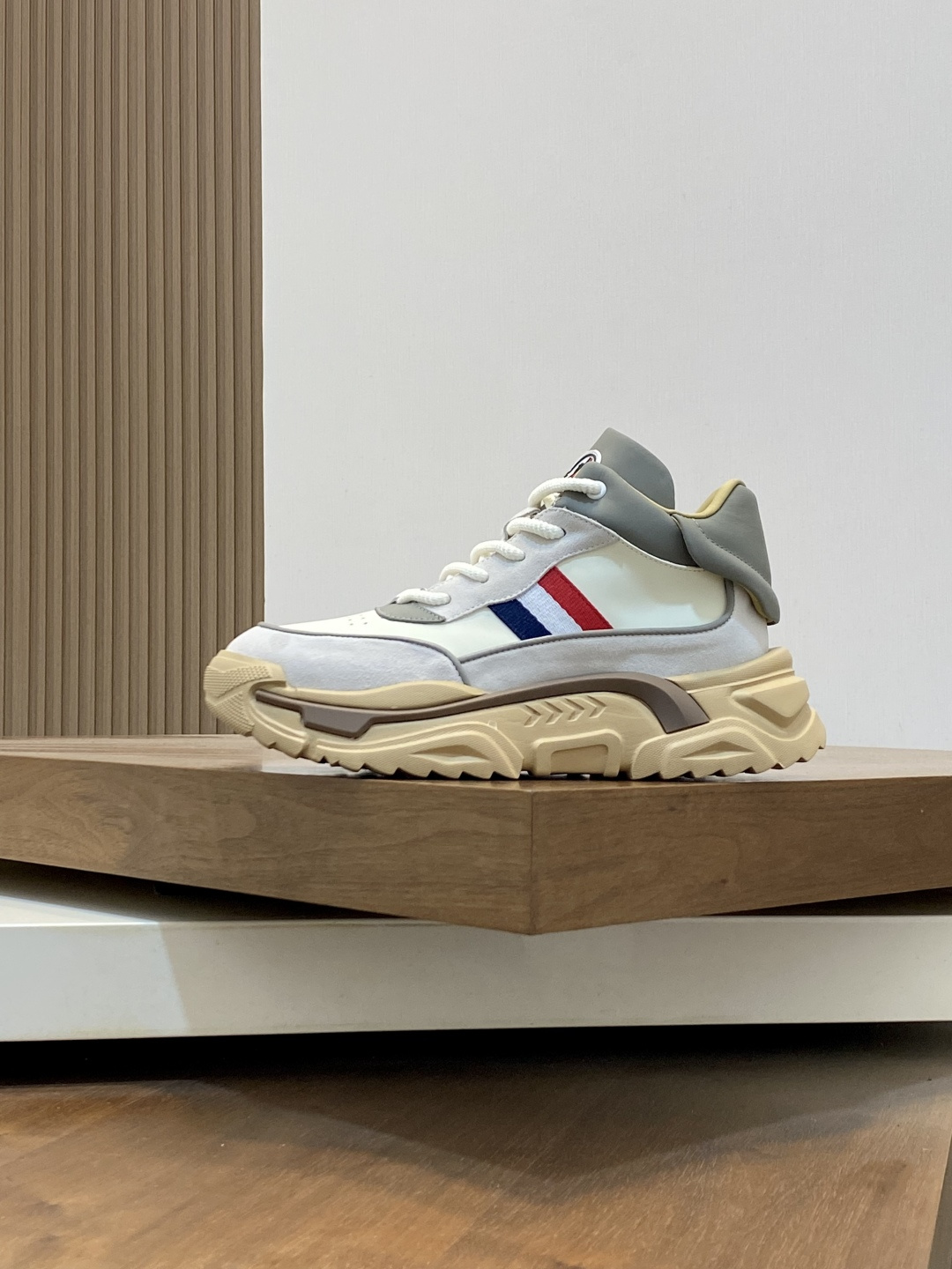 Moncler男 Style Men's Shoes Lookbook Reference image 2