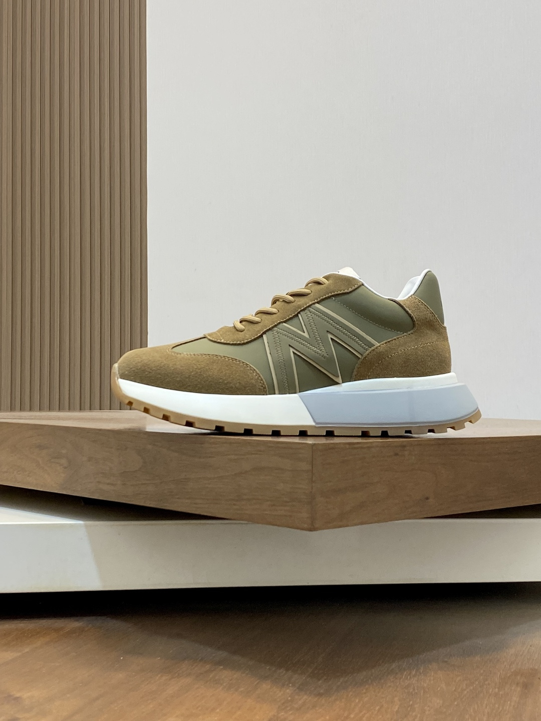 Moncler男 Style Men's Shoes Lookbook Reference image 2