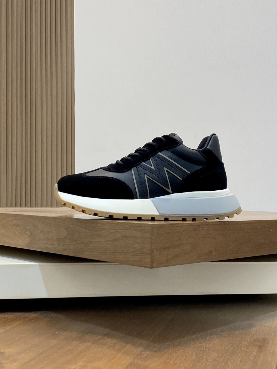 Moncler男 Style Men's Shoes Lookbook Reference image 2