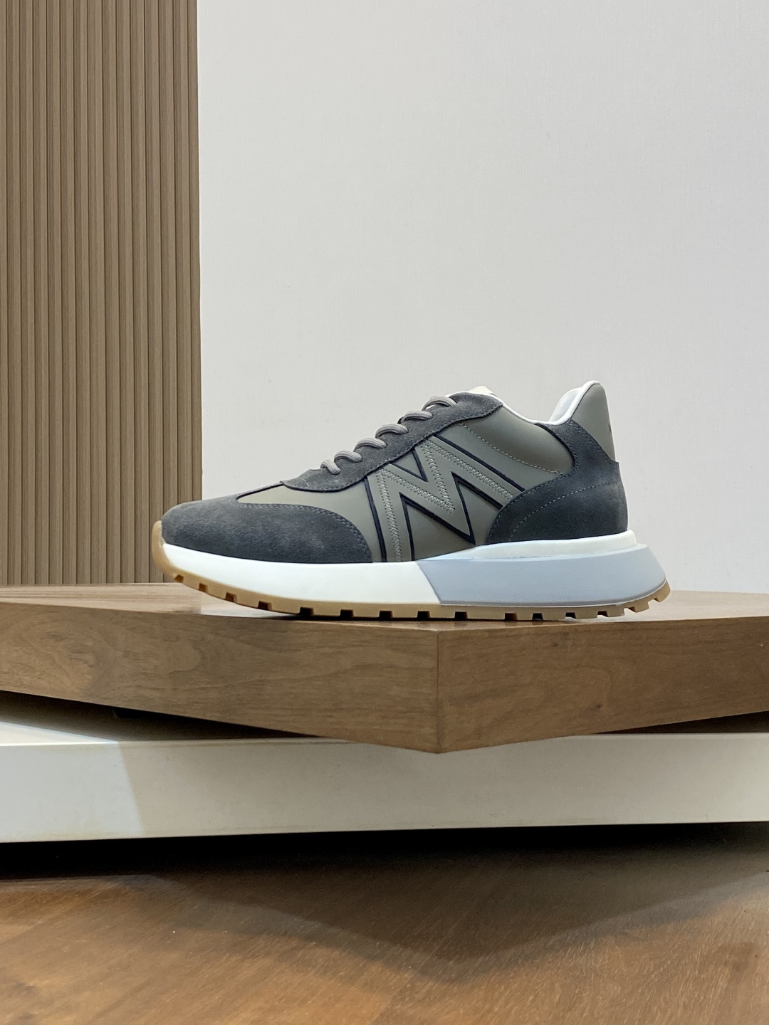 Moncler男 Style Men's Shoes Lookbook Reference image 2