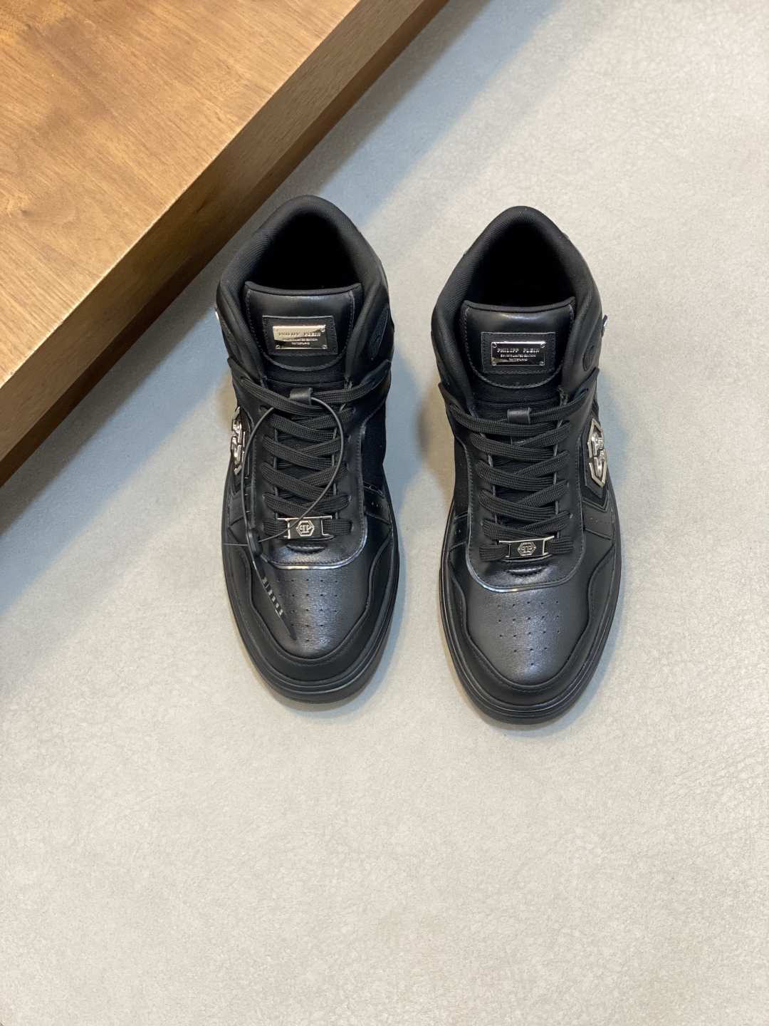 NO:588314,PHILIPP PLEIN, a German fashion brand men's high-top sneakers, with cowhide upper design, made of cowhide leather, breathable cloth lining. Good-looking and easy to match. Ultra-light outsole, comfortable on the feet!  Size39-45 (customized at 38.45.46),,PHILIPP PLEIN,cowhide19860909PHILIPP PLEIN-菲利普普莱茵,德国潮牌男士高帮板鞋,牛皮鞋面设计,鞋面皮牛皮打造,透气布内里.好看好搭.超轻大底,脚感舒适！ Size39-45（38.45.46定做）,,PHILIPP PLEIN,cowhide,Men's shoes
