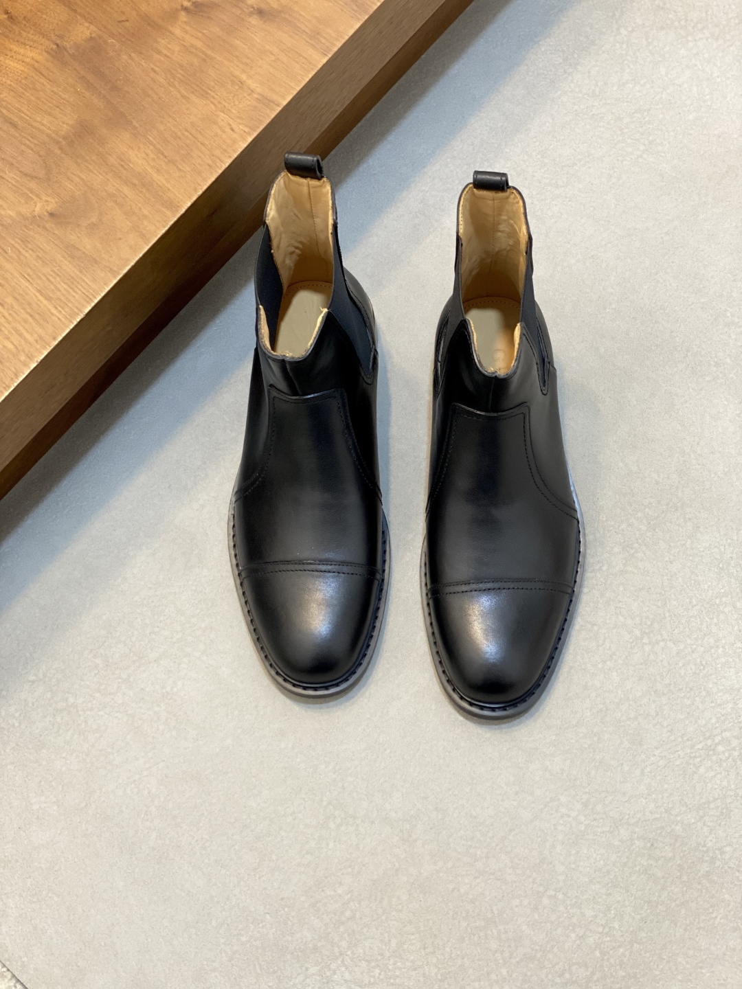 NO:587087,[GUCCI] Men's high-top boots, the latest hot style, 1:1 original purchase quality, top quality, imported cowhide for the uppers, imported cowhide for the inner pads, with original rubber outsole, matching code 39-44, (38, 45 custom-made, non-returnable), Gucci men's boots, gucci, boots, cowhide19860909【GUCCI】男士高帮靴,最新爆款,1:1原单代购品质,顶级狠货,鞋面进口牛皮,内里垫脚均采用进口牛皮,配原版橡胶大底,配码39-44,(38,45订做不退换),,古奇 男靴,gucci,boots,cowhide,Men's shoes