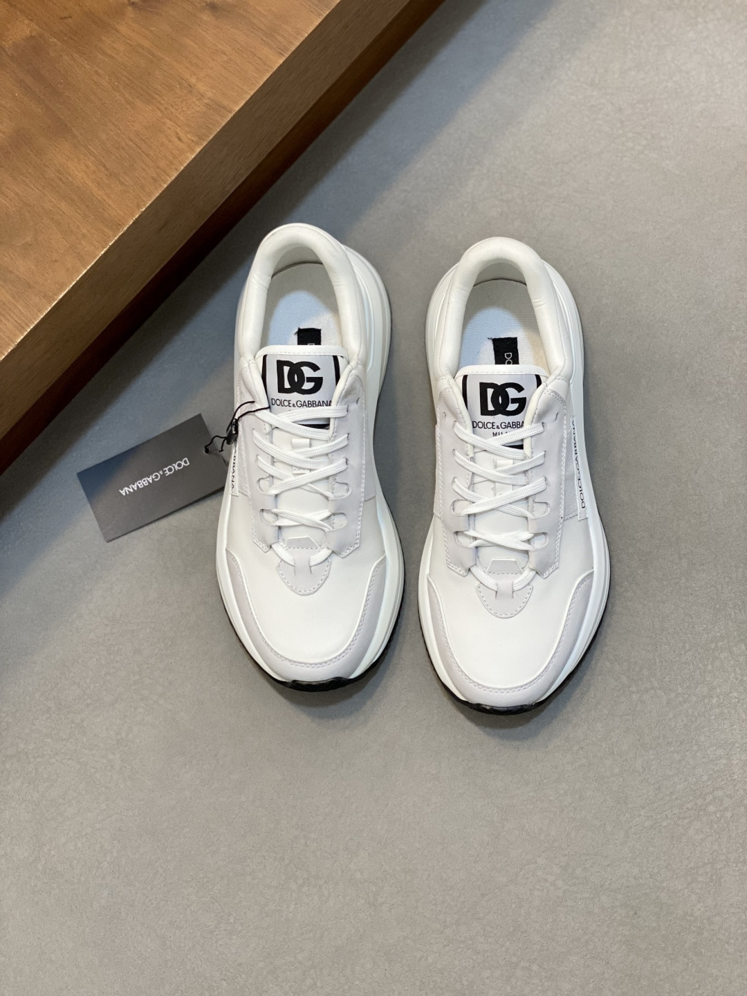 NO:690110,Dolce&Gabbana DG Cushion casual sneakers｜Embellished with DG logo｜Lightweight, grippy TPU outsole adopts innovative design to provide excellent performance｜Jacquard label adds timeless style｜Original imported cow leather｜Multiple material splicing design｜Imported cowhide lining Cowhide foot pads｜Original TPU two-color elastic outsole  Size39-44 (38.45. Customized),,Dolce&Gabbana,sneakers,cowhide19860909Dolce&Gabbana DG Cushion 休闲运动鞋鞋｜点缀 DG 徽标｜轻便、抓地力强的TPU外底采用创新设计 提供卓越性能｜提花标签则增添隽永型格｜原版进口牛皮｜多种材质拼接设计｜进口牛皮内里 牛皮垫脚｜原版TPU双色弹力大底 Size39-44（38.45.定做）,,Dolce&Gabbana,sneakers,cowhide,Men's shoes