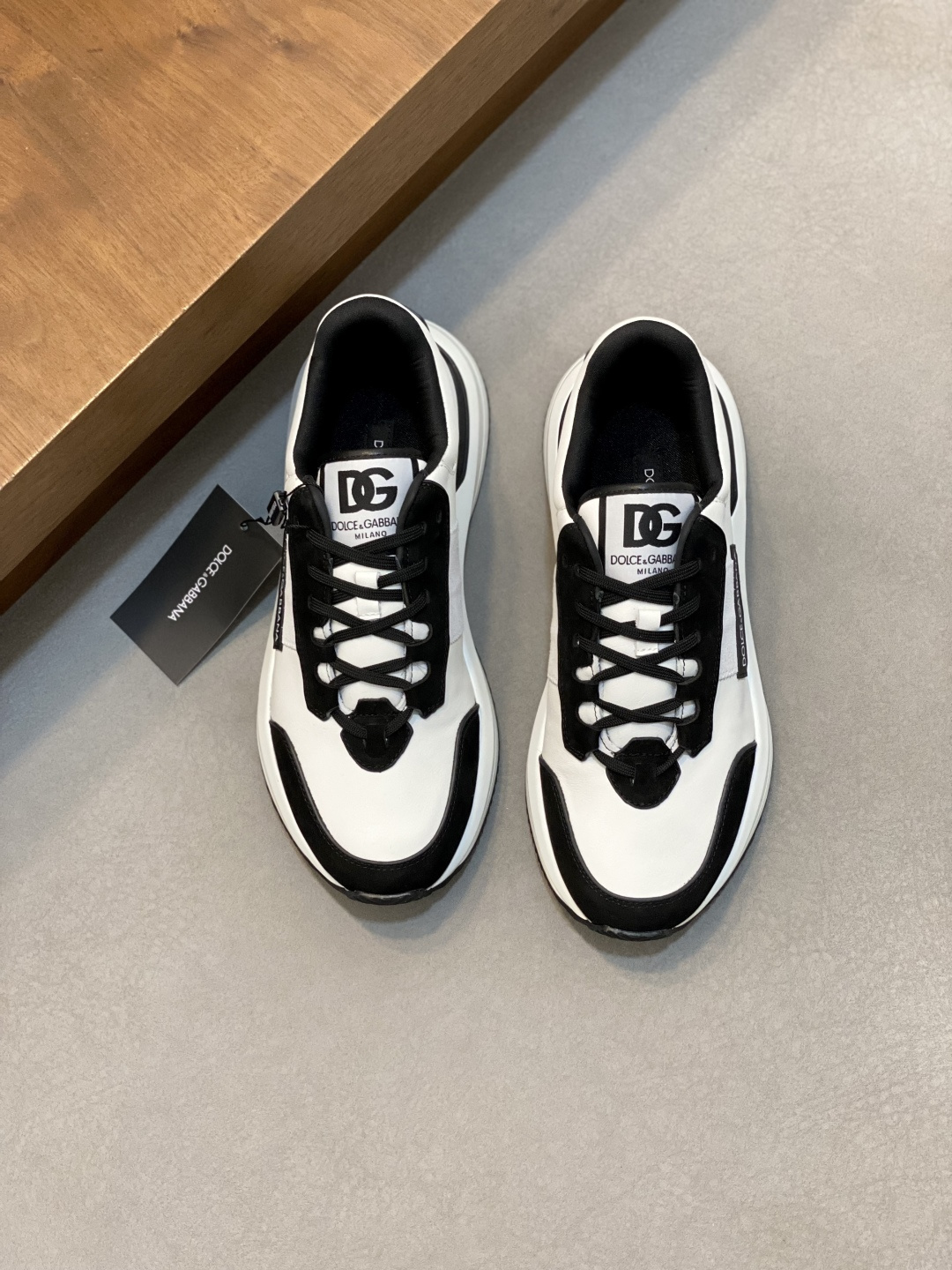 NO:587052,Dolce&Gabbana DG Cushion casual sneakers｜Embellished with DG logo｜Lightweight, grippy TPU outsole adopts innovative design to provide excellent performance｜Jacquard label adds timeless style｜Original imported cow leather｜Multiple material splicing design｜Imported cowhide lining Cowhide foot pads｜Original TPU two-color elastic outsole  Size39-44 (38.45. Customized), DG casual shoes, Dolce&Gabbana, sneakers, cowhide19860909Dolce&Gabbana DG Cushion 休闲运动鞋鞋｜点缀 DG 徽标｜轻便、抓地力强的TPU外底采用创新设计 提供卓越性能｜提花标签则增添隽永型格｜原版进口牛皮｜多种材质拼接设计｜进口牛皮内里 牛皮垫脚｜原版TPU双色弹力大底 Size39-44（38.45.定做）,DG休闲鞋,Dolce&Gabbana,sneakers,cowhide,Men's shoes