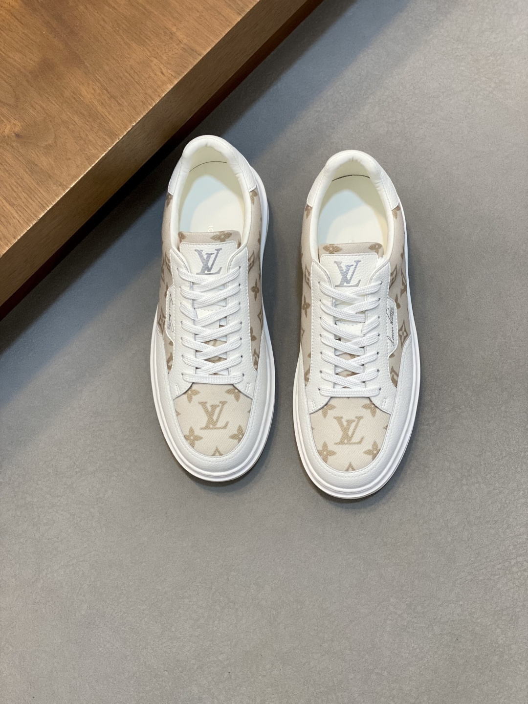 NO:603994,L New men's high-end casual sports shoes, made of imported first-layer cowhide silk-screened brand lougou, original ultra-light TPU outsole, wear-resistant and comfortable, Monogram lougou embellished rubber outsole, breathable mesh lining, versatile classic style!  Size38-44 (.45, 46 customized),Louis Vuitton,louis vuitton,sneakers,cowhide19860909L 新品男士高端休闲运动鞋,选用进口头层牛皮丝印品牌lougou,原版超轻tpu大底,耐磨舒适,Monogram lougou点缀橡胶外底,透气网布内里,百搭经典款式！ Size38-44（.45、46 定做）,路易威登,louis vuitton,sneakers,cowhide,Men's shoes