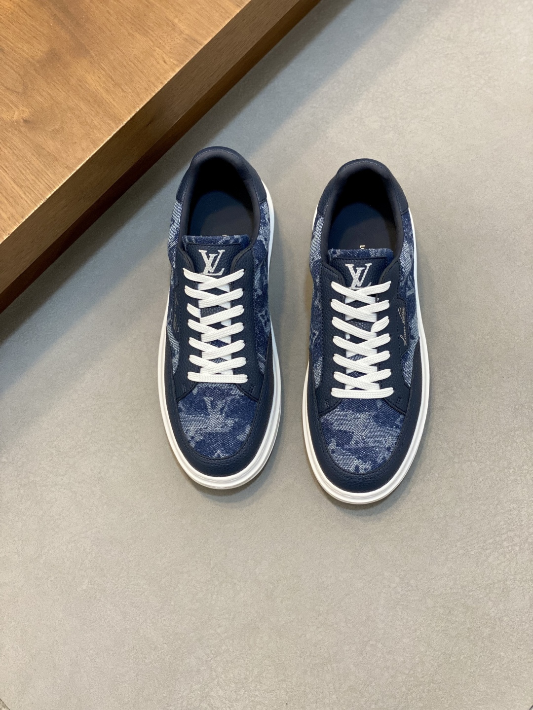 NO:604471,L New men's high-end casual sports shoes, made of imported first-layer cowhide silk-screened brand lougou, original ultra-light TPU outsole, wear-resistant and comfortable, Monogram lougou embellished rubber outsole, breathable mesh lining, versatile classic style!  Size38-44 (.45, 46 customized),,sneakers,cowhide19860909L 新品男士高端休闲运动鞋,选用进口头层牛皮丝印品牌lougou,原版超轻tpu大底,耐磨舒适,Monogram lougou点缀橡胶外底,透气网布内里,百搭经典款式！ Size38-44（.45、46 定做）,,sneakers,cowhide,Men's shoes