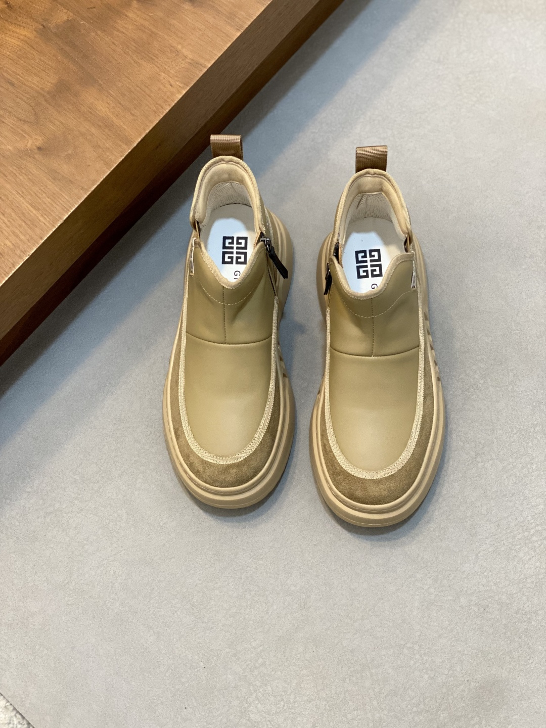 NO:620407,Gv *y~ Brand new GIV 1 men's thick-soled and elevated casual sports shoes, the uppers are made of high-quality calfskin and breathable fabric!  The on-foot effect is handsome and stylish, with an increase of 4CM to enhance the aura. The shoe body is designed with contrasting colors and is decorated with 4G LOGO and three-dimensional GIVENCHY logo. The lightweight TPU foam outsole makes the foot feel light and comfortable!  Size39-44 (customized for 38.45), Givenchy casual shoes, givenchy, givenchy, sneakers, cowhide19860909Gv *y～全新GIV 1男士厚底增高休闲运动鞋,鞋面高品质小牛皮拼接透气布面制成！上脚效果帅气有型,增高4CM,提升气场,鞋身撞色拼接设计,饰有4G LOGO标志和立体GIVENCHY标志.轻质TPU发泡大底,脚感轻便舒适！ Size39-44（38.45定做）,纪梵希休闲鞋,givenchy,givenchy,sneakers,cowhide,Men's shoes