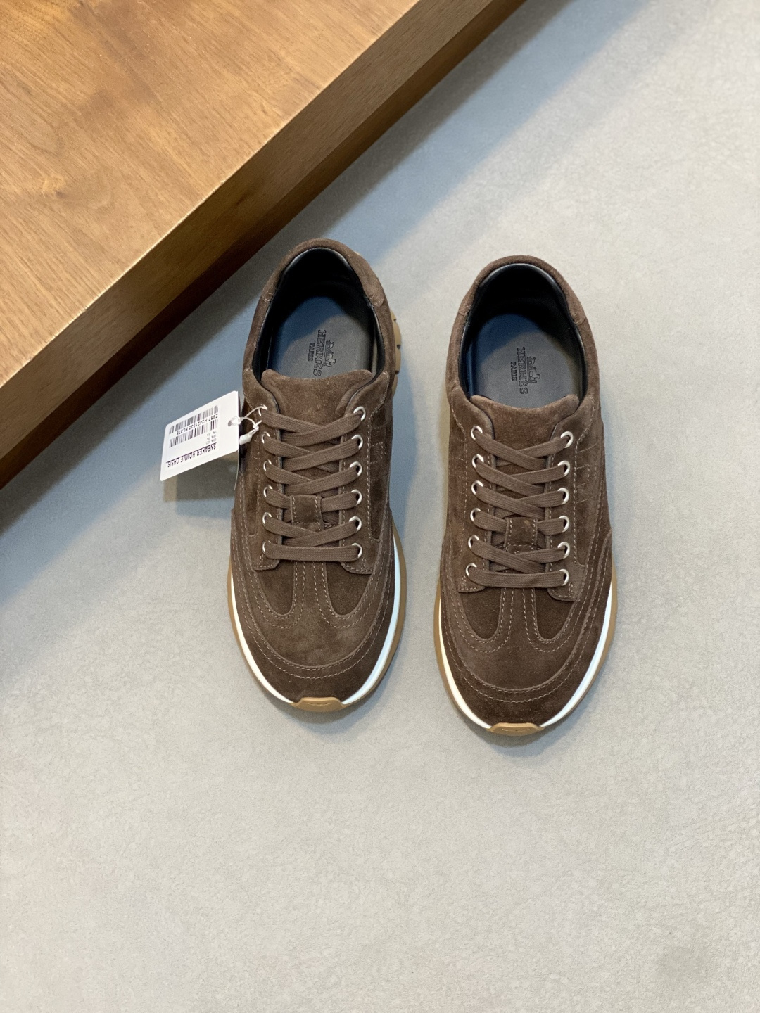 NO:620594,H Hermès sneakers, the upper is made of calfskin, imported materials, full of texture, the lightweight sole is decorated with contrasting patterns, creating a versatile fashion style. Size39-44, Hermes casual shoes, hermes, sneakers, cowhide19860909H爱马仕运动鞋,鞋面小牛皮拼接打造,进口材质,质感十足,轻盈鞋底装饰撞色图案,打造百搭时尚风格. Size39-44,爱马仕 休闲鞋,hermes,sneakers,cowhide,Men's shoes