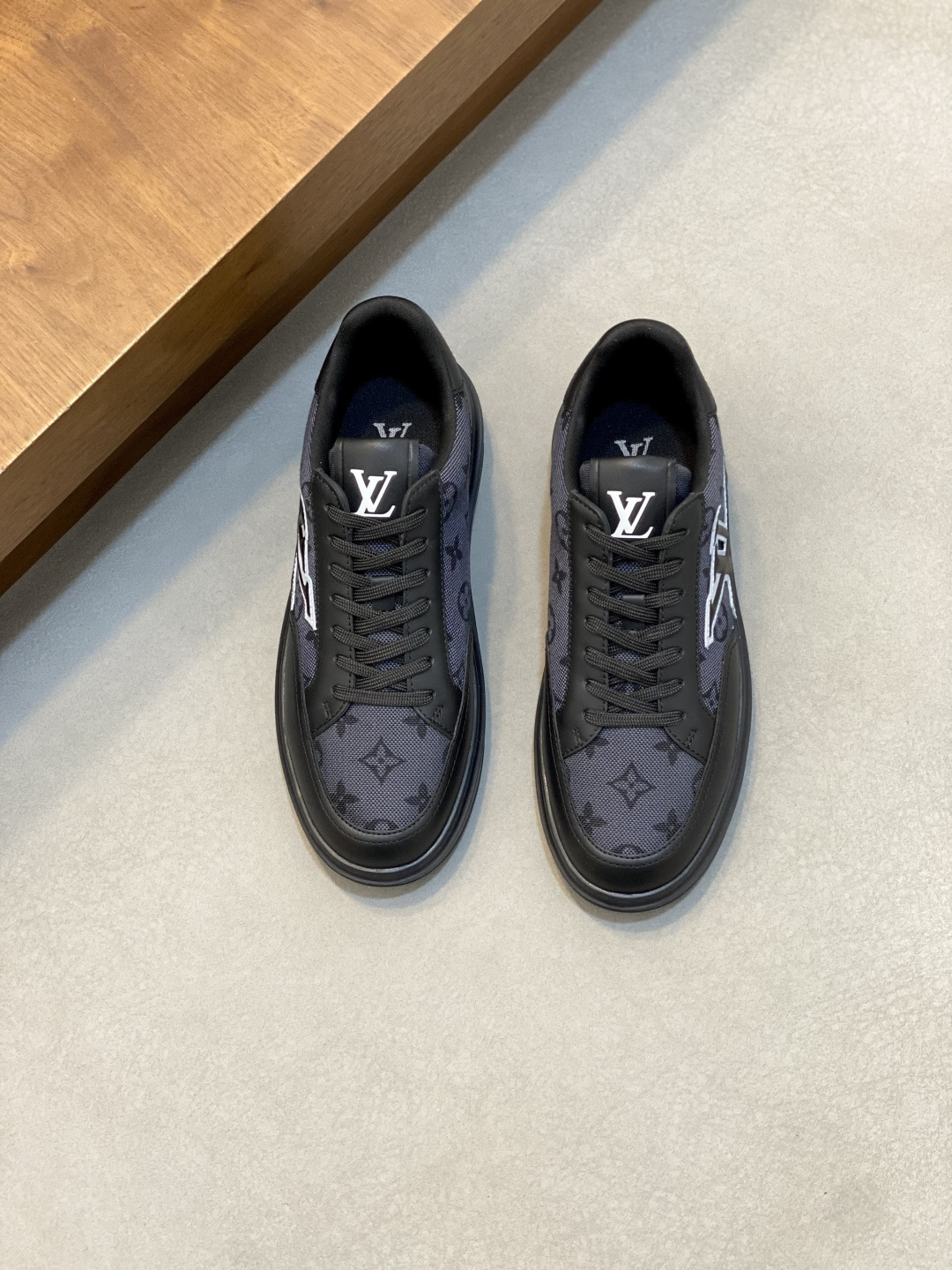 NO:621077,L New men's high-end casual sports shoes, made of imported first-layer cowhide silk-screened brand lougou, original ultra-light TPU outsole, wear-resistant and comfortable, Monogram lougou embellished rubber outsole, breathable mesh lining, versatile classic style!  Size38-44 (.45, 46 customized),,sneakers,cowhide19860909L 新品男士高端休闲运动鞋,选用进口头层牛皮丝印品牌lougou,原版超轻tpu大底,耐磨舒适,Monogram lougou点缀橡胶外底,透气网布内里,百搭经典款式！ Size38-44（.45、46 定做）,,sneakers,cowhide,Men's shoes