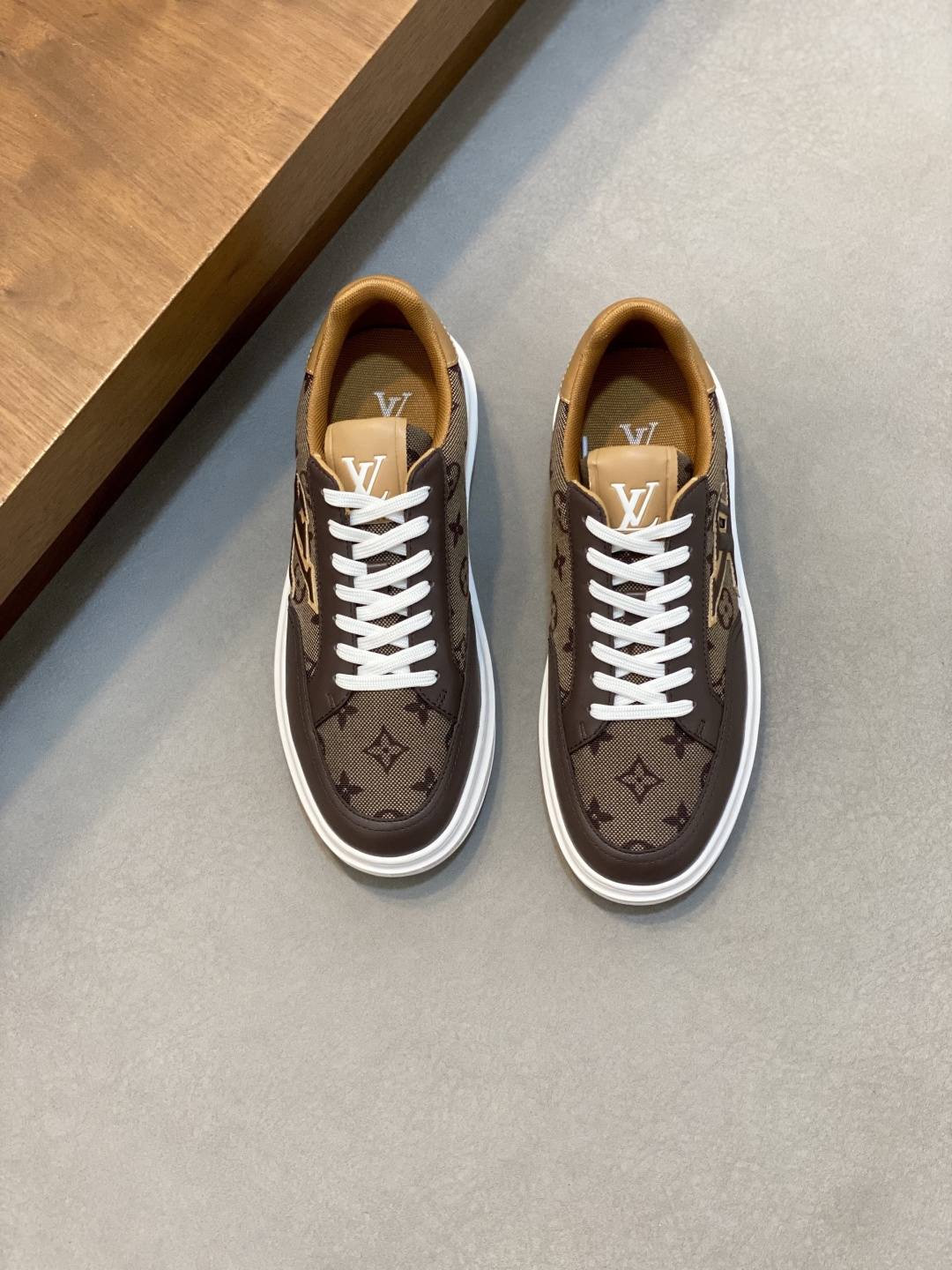 NO:620600,L New men's high-end casual sports shoes, made of imported first-layer cowhide silk-screened brand lougou, original ultra-light TPU outsole, wear-resistant and comfortable, Monogram lougou embellished rubber outsole, breathable mesh lining, versatile classic style!  Size38-44 (.45, 46 customized),Louis Vuitton,louis vuitton,sneakers,cowhide19860909L 新品男士高端休闲运动鞋,选用进口头层牛皮丝印品牌lougou,原版超轻tpu大底,耐磨舒适,Monogram lougou点缀橡胶外底,透气网布内里,百搭经典款式！ Size38-44（.45、46 定做）,路易威登,louis vuitton,sneakers,cowhide,Men's shoes