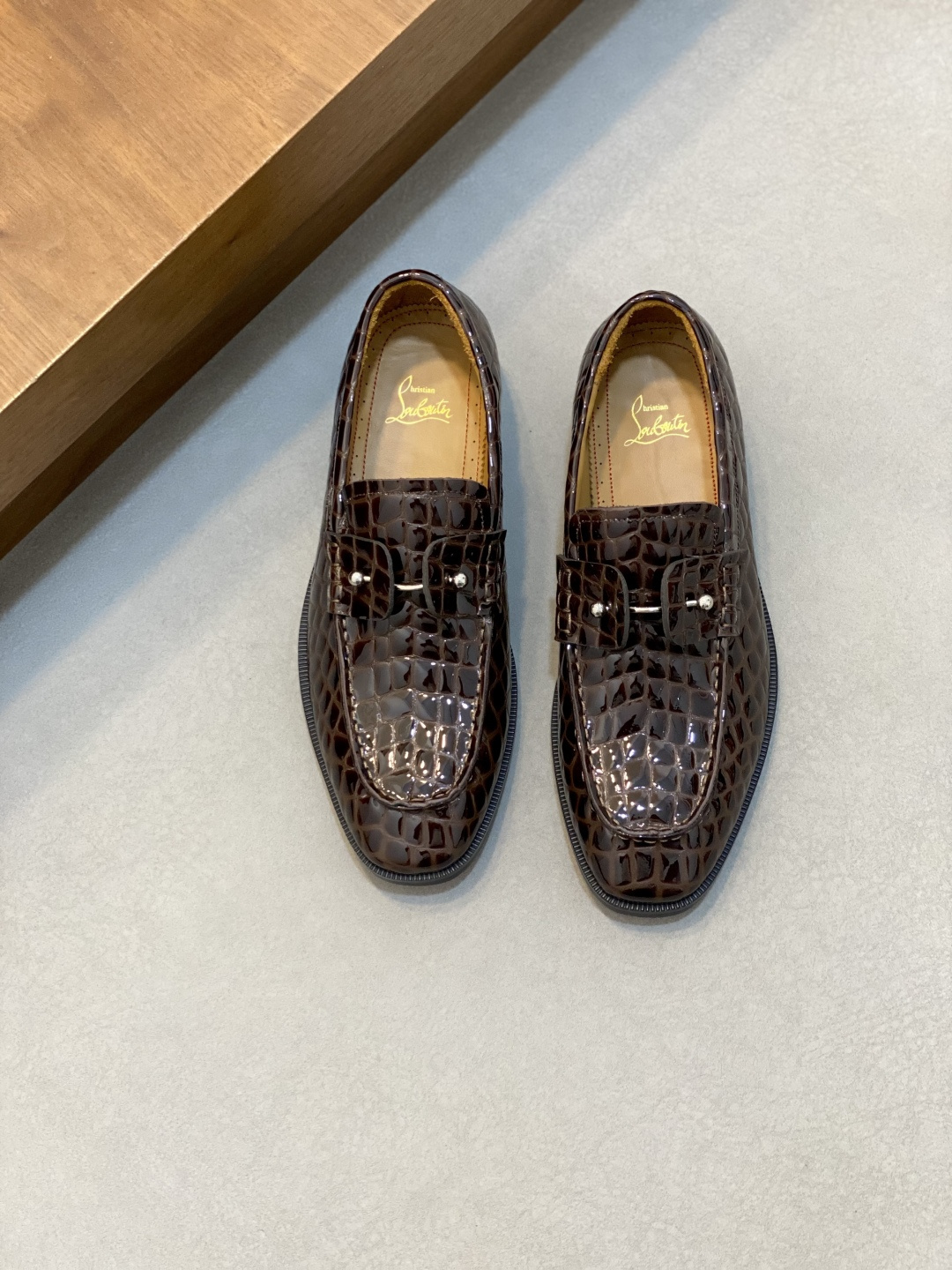 NO:620612,Christia*.Lobouti*—the highest version Size38-44 (45.46. Customized) supports global inspection!  Purely imported top-quality cowhide, the latest [handcrafted] top-quality CL formal red-soled shoes, [fidelity] Italian imported cowhide, original combination outsole, imported materials, luxurious and noble combination!  ,CL leather shoes,christian louboutin,cowhide19860909Christia*.Loubouti*—最高版本 Size38-44（45.46. 订做） 支持全球验货！纯进口牛皮顶级货,最新款【匠心制作】顶级货CL正装红底鞋 ,【保真】意大利进口牛皮 原版组合大底 进口材料 奢华高贵搭配！,CL皮鞋,christian louboutin,cowhide,Men's shoes