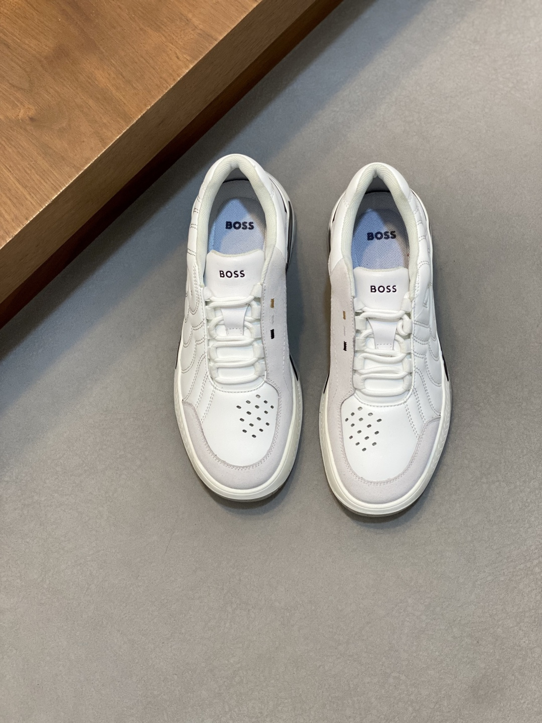 NO:620631,Boss men's casual sports shoes, original model, first layer of frosted cowhide, breathable and not stuffy, sweat-absorbent cowhide lining, soft and comfortable on the foot, original outsole feels light on the foot!  Size39-44 (38 45 customized), BOOS casual shoes, sneakers, cowhide19860909Boss男士休闲运动鞋,原版开模,头层磨砂牛皮 透气不闷脚 吸汗牛皮内里,上脚柔软舒适 原版大底脚感轻便！ Size39-44（38 45订做）,BOOS 休闲鞋,sneakers,cowhide,Men's shoes