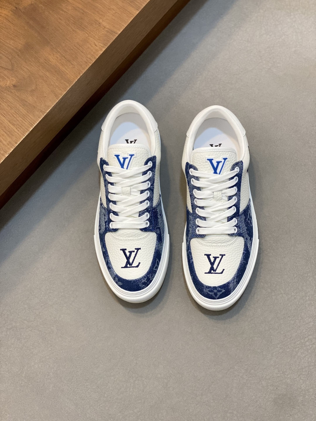 NO:704812,L New men's high-end casual sports shoes, made of imported first-layer cowhide silk-screened brand lougou, original outsole, wear-resistant and comfortable, Monogram lougou embellished rubber outsole, breathable leather lining, versatile classic style!  Size38-44 (38, 45, 46 customized),,sneakers,cowhide19860909L 新品男士高端休闲运动鞋,选用进口头层牛皮丝印品牌lougou,原版大底,耐磨舒适,Monogram lougou点缀橡胶外底,透气皮内里,百搭经典款式！ Size38-44（38、45、46 定做）,,sneakers,cowhide,Men's shoes