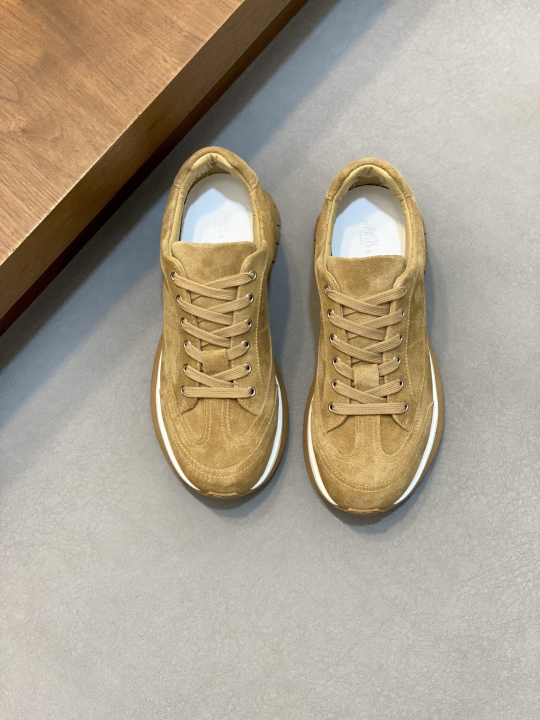 NO:664474,H Hermès Bouncing sports shoes, men's casual sports shoes, the upper is made of imported calfskin stitching and the upper layer is frosted cowhide, imported materials, full of texture, lightweight soles decorated with contrasting patterns, creating a versatile fashion style. Size39-44 (38 45 46. Customized),,hermes,sneakers,cowhide19860909H爱马仕Bouncing运动鞋,男士休闲运动鞋,鞋面进口小牛皮拼接头层磨砂牛皮打造,进口材质,质感十足,轻盈鞋底装饰撞色图案,打造百搭时尚风格. Size39-44（38 45 46.定做）,,hermes,sneakers,cowhide,Men's shoes