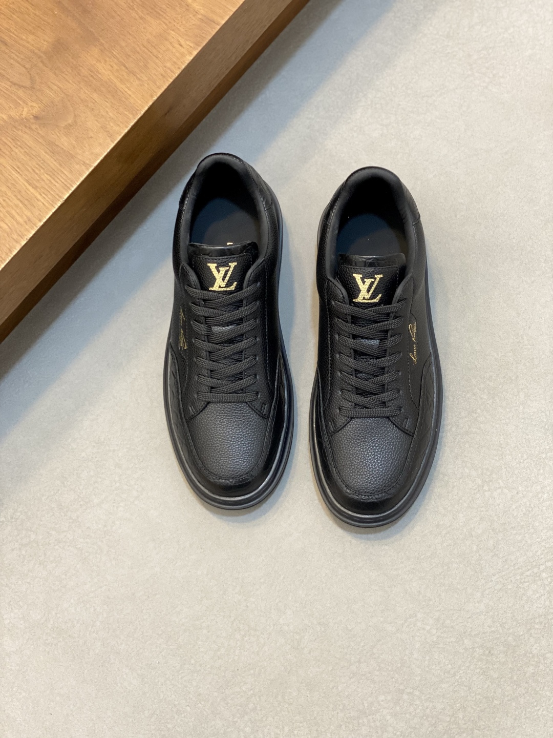 NO:665297,L New men's high-end casual sports shoes, made of imported first-layer cowhide silk-screened brand lougou, original ultra-light TPU outsole, wear-resistant and comfortable, Monogram lougou embellished rubber outsole, breathable mesh lining, versatile classic style!  Size38-44 (.45, 46 customized),,sneakers,cowhide19860909L 新品男士高端休闲运动鞋,选用进口头层牛皮丝印品牌lougou,原版超轻tpu大底,耐磨舒适,Monogram lougou点缀橡胶外底,透气网布内里,百搭经典款式！ Size38-44（.45、46 定做）,,sneakers,cowhide,Men's shoes