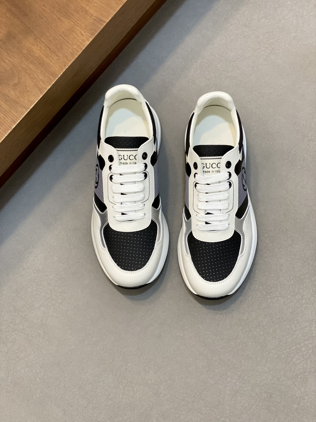 NO:731056,G Top Purchasing Agency The Ancient Street God's Counter is on sale at the same time with original factory configuration, original cowhide imported from Italy with logo cloth fabric, high-quality splicing and complex craftsmanship, imported comfortable cowhide lining cowhide foot pads, original soles specially provided by the factory and super comfortable, original factory and single goods are high quality, you can enter and exit the counter at will, welcome to compare and synchronize with the counter, code number 38-44 (order 38 45,,,cowhide19860909G 顶级代购 古 炸街男神专柜同步发售原厂配置,意大利进口原版牛皮搭配标志布面料,高品质拼接复杂工艺,进口舒适牛皮内里牛皮垫脚,鞋底原厂特供原版底超级舒适,原厂跟单货 高品质,可随意进出专柜,欢迎对比专柜同步,码数 38-44（订 38 45,,,cowhide,Men's shoes