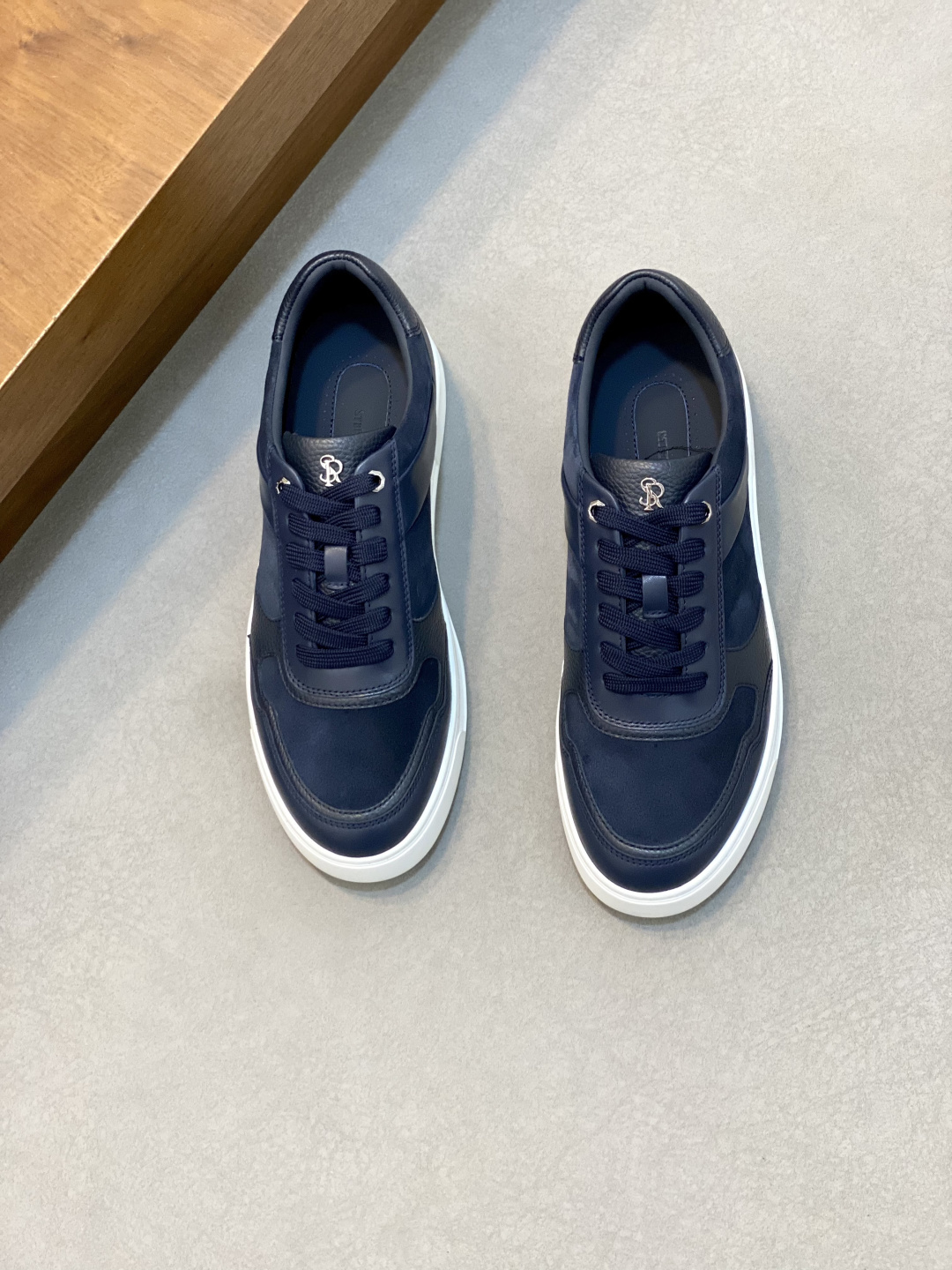 NO:704802,2025 new model!  Original quality! Stefano Ricci / Stefano Ricci men's sports shoes are made of imported original calfskin, the leather is soft and delicate, the workmanship details are in place, the soles are original design, and the comfort is excellent!  Sizes 39-44 (45 customized),,sneakers,cowhide198609092025新款！原版品质!Stefano Ricci / 史蒂芬劳.尼治男士运动鞋,采用进口原版小牛皮,皮质柔软细腻,做工细节到位,鞋底原版设计,舒适度极好！尺码39-44 码（45定做）,,sneakers,cowhide,Men's shoes