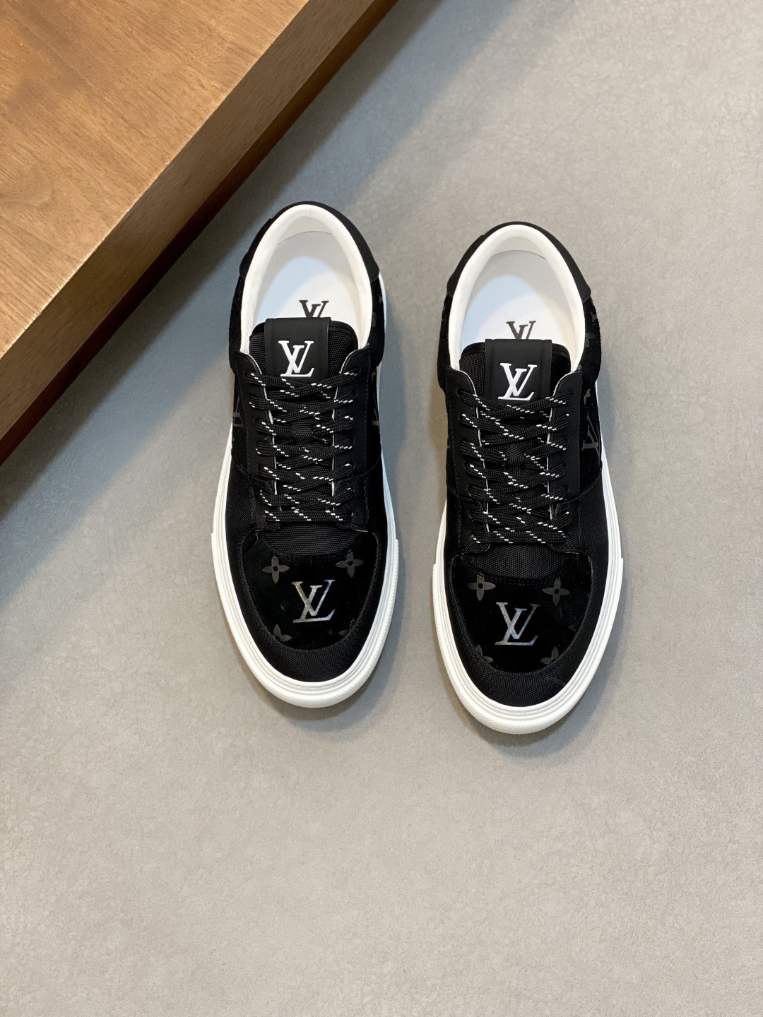 NO:704814,[Louis Vuitton] Louis Vuitton - high-end quality original order casual sports shoes - upper pebbled calfskin, nappa calfskin, tongue, shoe body, sewn brand plastic logo, heel silk screen brand LOGO - lining nappa calfskin, foot pad; brand canvas - outsole ultra-light TPU foam; molded outsole - ultra-high quality control, fine workmanship highlighted (high-end, luxury, grade) -Size  39-44 (38,45, can be customized) 6744,,louis vuitton,louis vuitton,sneakers,cowhide19860909【Louis Vuitton】路易威登 -高端品质 原单·休闲运动鞋 -鞋面荔纹小牛皮、纳帕小牛皮、鞋舌.鞋身.车缝品牌塑胶logo标识、后跟丝印品牌LOGO -内里纳帕小牛皮,垫脚；品牌帆布 -大底超轻TPU发泡；成型大底 -超高品控·做工精细凸显(高端·贵气·档次) -Size 39-44（38,45,可订做）6744,,louis vuitton,louis vuitton,sneakers,cowhide,Men's shoes