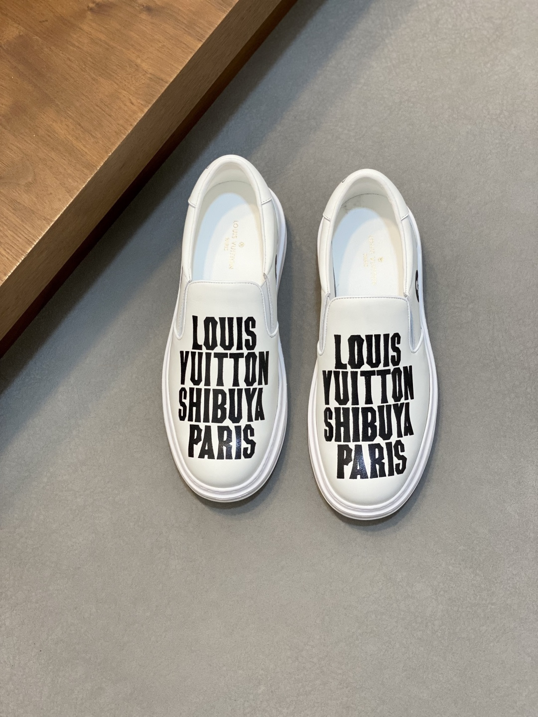 NO:745638,[Louis Vuitton] Louis Vuitton - high-end quality original order - upper imported from Italy calfskin, embossed brand logo - inner cowhide lining, cowhide feet - outsole ultra-light TPU foam molding outsole - ultra-high quality control·fine workmanship highlights (high-end·luxury·grade) -Size 39-44 (38 45 can be customized),,louis vuitton,louis vuitton,cowhide19860909【Louis Vuitton】路易威登 -高端品质 原单 -鞋面意大利进口小牛皮、压花品牌logo -内里牛皮内里,牛皮垫脚 -大底超轻TPU发泡成型大底 -超高品控·做工精细凸显(高端·贵气·档次) -Size 39-44（38 45可订做),,louis vuitton,louis vuitton,cowhide,Men's shoes