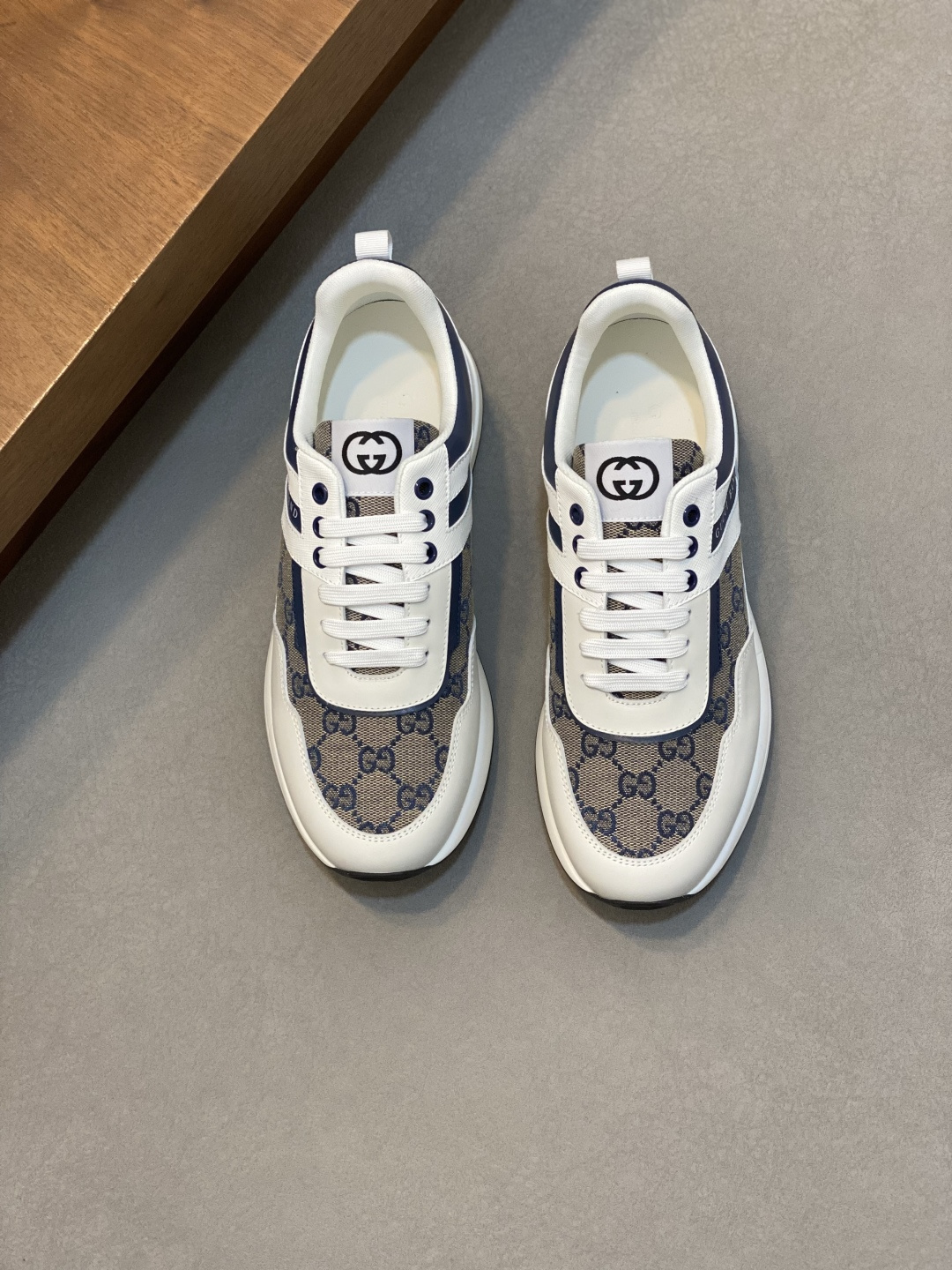 NO:778169,G Top Purchasing Agency The Ancient Street God’s Counter is simultaneously selling the original factory configuration, original cowhide imported from Italy with logo cloth fabric, high-quality splicing and complex craftsmanship, imported comfortable cowhide lining and cowhide foot pads, original soles specially provided by the factory and super comfortable, original factory high quality, you can enter and exit the counter at will, welcome to compare and synchronize with the counter, code number 38-44 (order 38 45),,cowhide19860909G 顶级代购 古 炸街男神专柜同步发售原厂配置,意大利进口原版牛皮搭配标志布面料,高品质拼接复杂工艺,进口舒适牛皮内里牛皮垫脚,鞋底原厂特供原版底超级舒适,原厂跟单货 高品质,可随意进出专柜,欢迎对比专柜同步,码数 38-44（订 38 45）,,cowhide,Men's shoes