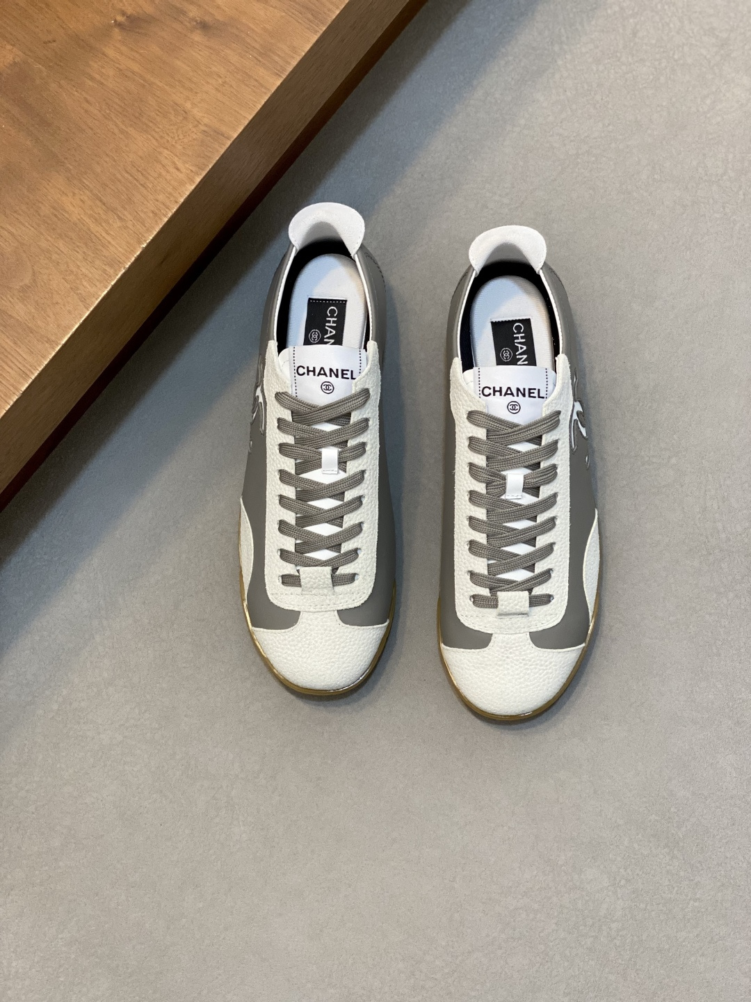 NO:756433,Ch@nel new spring and summer sports shoes. Made of Italian imported cow suede with color matching. Multiple color matching + reflective edge design. Breathable and comfortable lining. Fashionable must-have size 39-44 (38 45 customized),,sneakers19860909Ch@nel 春夏新款运动鞋 面料意大利进口牛反绒拼色而成 多种拼色+反光边料的设计感 透气舒适内里 时髦精必入码数39-44（38 45订做）,,sneakers,Men's shoes