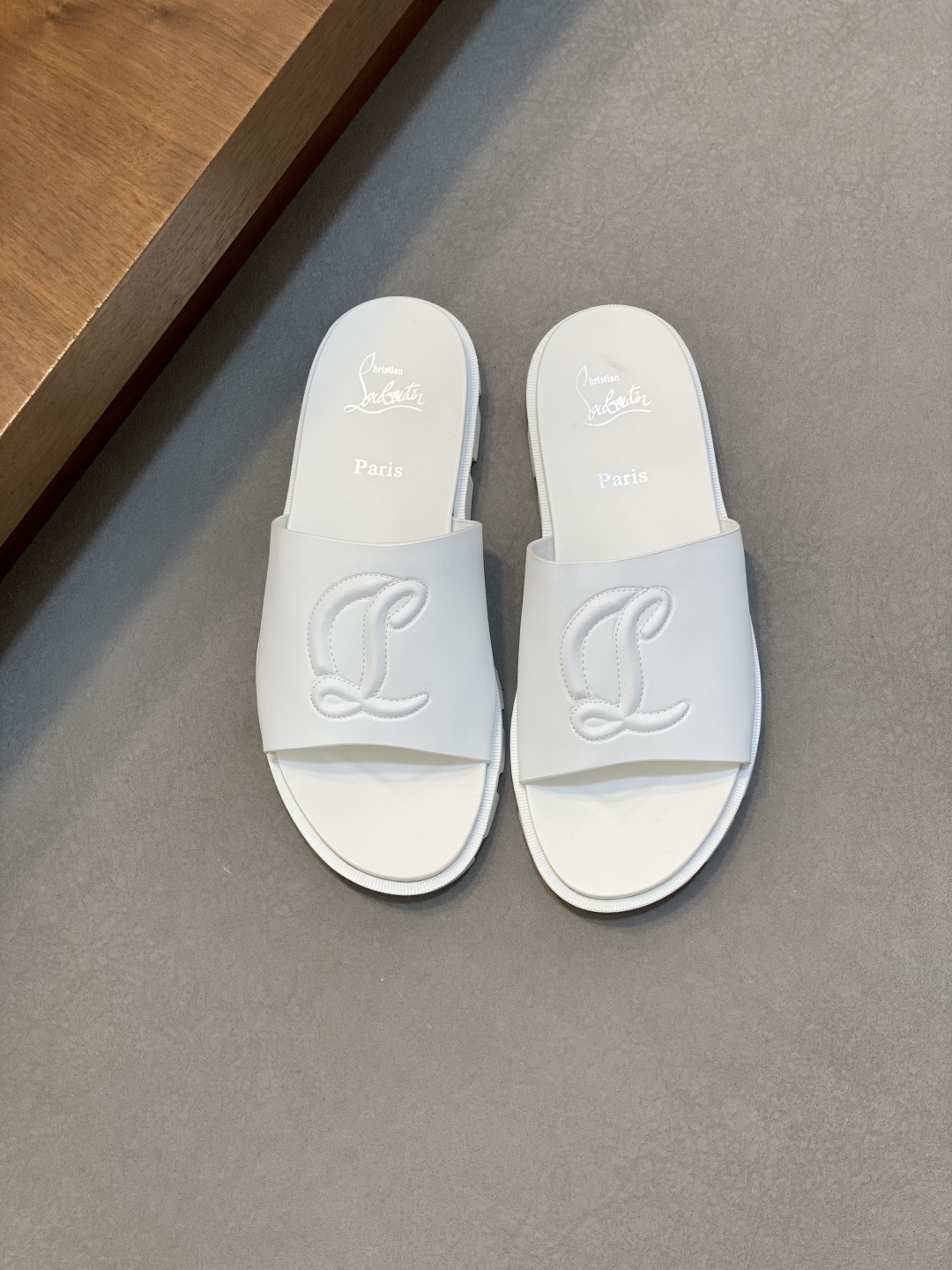 NO:756436,CL classic buckle sandals, sizes 39-44 in stock | 38/45/46 need to be customized. Classic and timeless style, the upper feet are huge and the legs are long. The quality can be seen, and you can pat your thighs slowly!  The boss who knows the goods can directly leave the code via private message, sandals19860909CL经典扣凉鞋 39-44码现货 | 38/45/46需定做 经典不死款,上脚巨显腿长 品质看得见,手慢拍大腿！ 懂货的老板直接私信留码,,sandals,Men's shoes