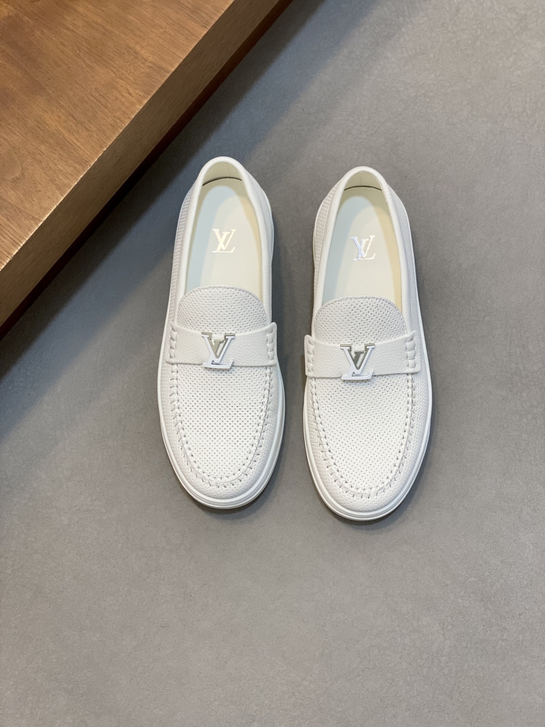 NO:778970,L New men's high-end casual sports shoes, made of imported first-layer cowhide brand lougou, original ultra-light TPU outsole, wear-resistant and comfortable, Monogram lougou embellished rubber outsole, breathable mesh lining, versatile classic style!  Size38-44 (.45, 46 customized),,sneakers,cowhide19860909L 新品男士高端休闲运动鞋,选用进口头层牛皮品牌lougou,原版超轻tpu大底,耐磨舒适,Monogram lougou点缀橡胶外底,透气网布内里,百搭经典款式！ Size38-44（.45、46 定做）,,sneakers,cowhide,Men's shoes