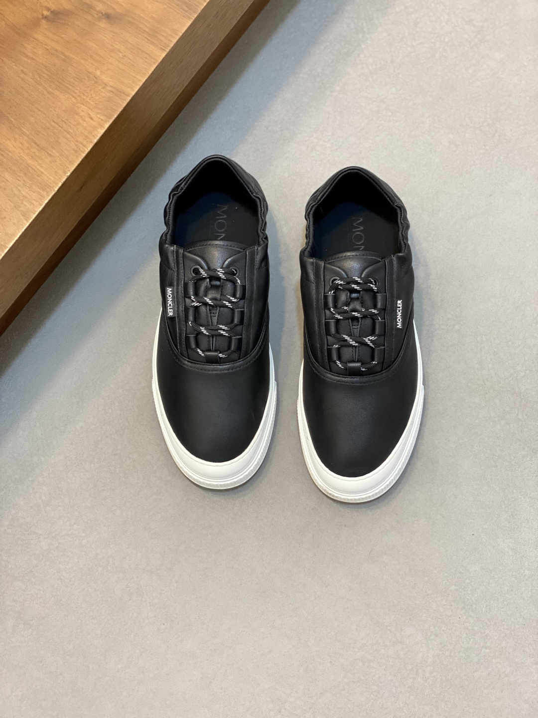 Moncler男 Style Men's Shoes Lookbook Reference image 1