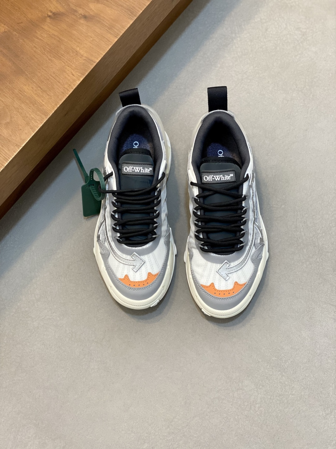 NO:779775,OFF-White C/O VirGil Abloh mountaineering casual shoes, new style, made of environmentally friendly cowhide leather mesh shoe cloth material, insole embedded with foam cushioning EVA material, EVA lightweight cushioning in the correct sole, external nail teeth anti-slip large rubber sole, correct matching and step-by-step customization, code number 36-47 (customized for 45, 46, 47), off white19860909OFF-White C/O VirGil Abloh 登休山闲鞋 款新 采用保环牛剖革合组网织鞋布面材质 鞋垫嵌入泡发缓震EVA物料 正确底中搭载EVA轻量缓震 外置钉牙防滑橡大胶底 正确配同件步定制 码数36-47（45、46、47订做）,,off white,Men's shoes