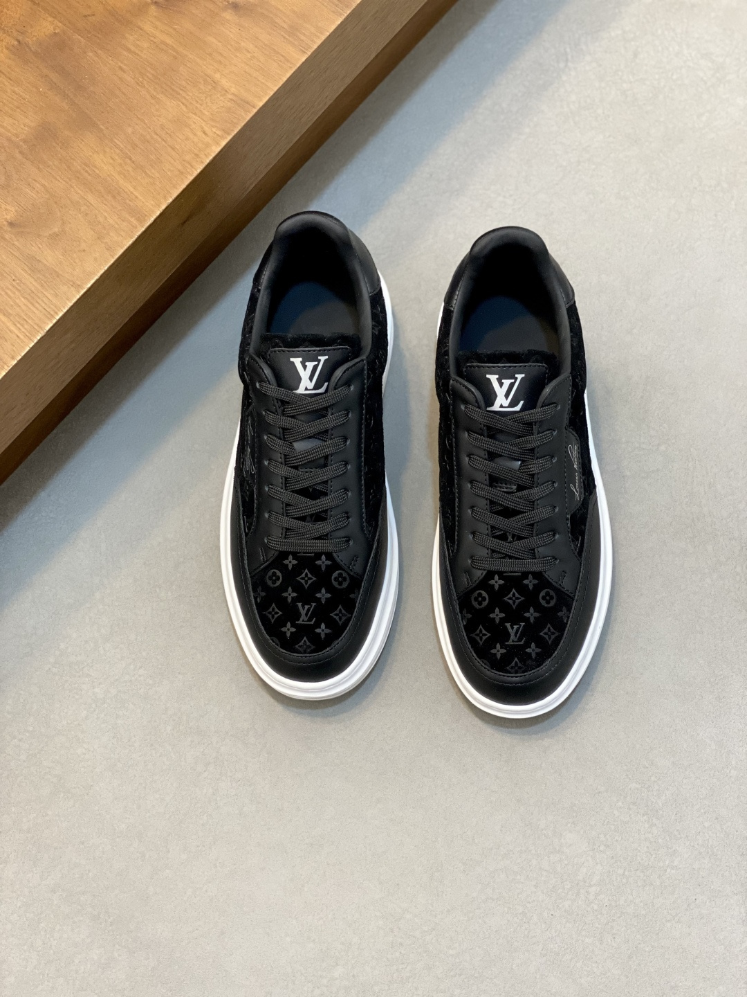 NO:780894,L New men's high-end casual sports shoes, made of imported first-layer cowhide silk-screened brand lougou, original ultra-light TPU outsole, wear-resistant and comfortable, Monogram lougou embellished rubber outsole, breathable mesh lining, versatile classic style!  Size38-44 (.45, 46 customized),,sneakers,cowhide19860909L 新品男士高端休闲运动鞋,选用进口头层牛皮丝印品牌lougou,原版超轻tpu大底,耐磨舒适,Monogram lougou点缀橡胶外底,透气网布内里,百搭经典款式！ Size38-44（.45、46 定做）,,sneakers,cowhide,Men's shoes