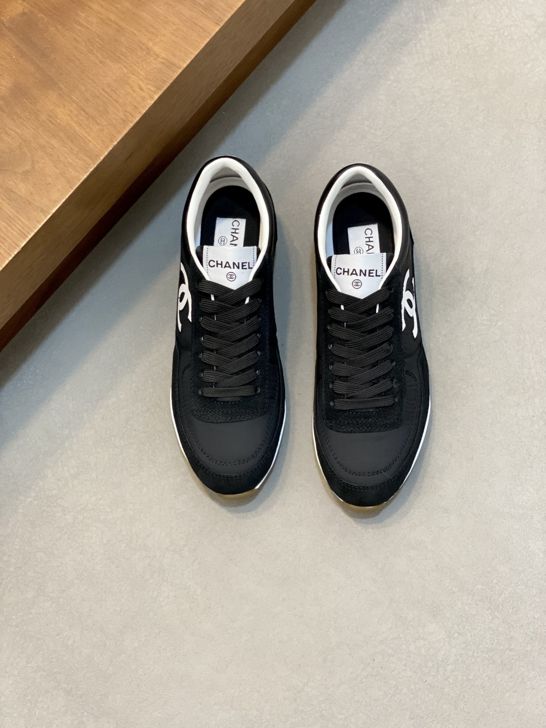 NO:783796,Ch@nel new spring and summer sports shoes. Made of Italian imported cow suede with color matching. Multiple color matching + reflective edge design. Breathable and comfortable lining. Fashionable must-have size 39-44 (38 45 customized),,sneakers19860909Ch@nel 春夏新款运动鞋 面料意大利进口牛反绒拼色而成 多种拼色+反光边料的设计感 透气舒适内里 时髦精必入码数39-44（38 45订做）,,sneakers,Men's shoes
