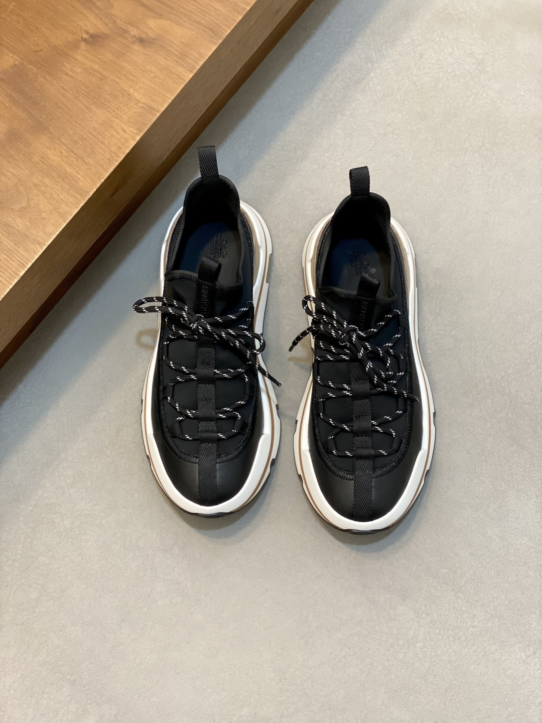 NO:783407,H Hermès 2026 latest Bouncing sports shoes, men's casual sports shoes, the upper is made of cowhide leather and high-end elastic cloth, imported materials, full of texture, lightweight soles decorated with contrasting patterns, creating a versatile fashion style. Size39-44 (customized 38, 45, 46, 47),, hermes, sneakers, cowhide19860909H爱马仕2026 最新款Bouncing运动鞋,男士休闲运动鞋,鞋面牛皮拼接高端弹力布打造,进口材质,质感十足,轻盈鞋底装饰撞色图案,打造百搭时尚风格.Size39-44（38、45、46、47订做）,,hermes,sneakers,cowhide,Men's shoes