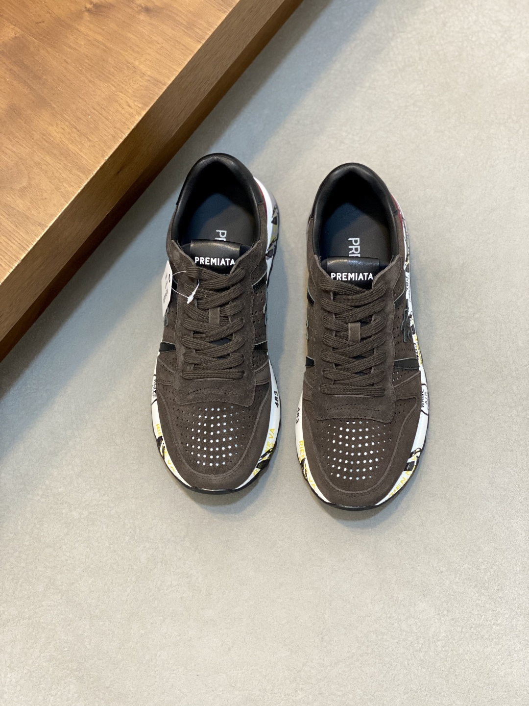 NO:830076,[PREMIATA] Premiata - High-end quality original order - Nappa calfskin upper, sewn brand 'rice' totem - Breathable mesh inside - Outsole ultra-light TPU foam rubber; color-printed molded outsole - Super high quality control, fine workmanship highlights (high-end, luxury, grade) -Size 38-44 (45 can be customized),,cowhide19860909[PREMIATA】普瑞米亚达  -高端品质 原单 -鞋面纳帕小牛皮、车缝品牌“米”图腾 -内里透气网 -大底超轻TPU发泡·橡胶；彩印成型大底 -超高品控·做工精细凸显(高端·贵气·档次) -Size 38-44（45可订做),,cowhide,Men's shoes